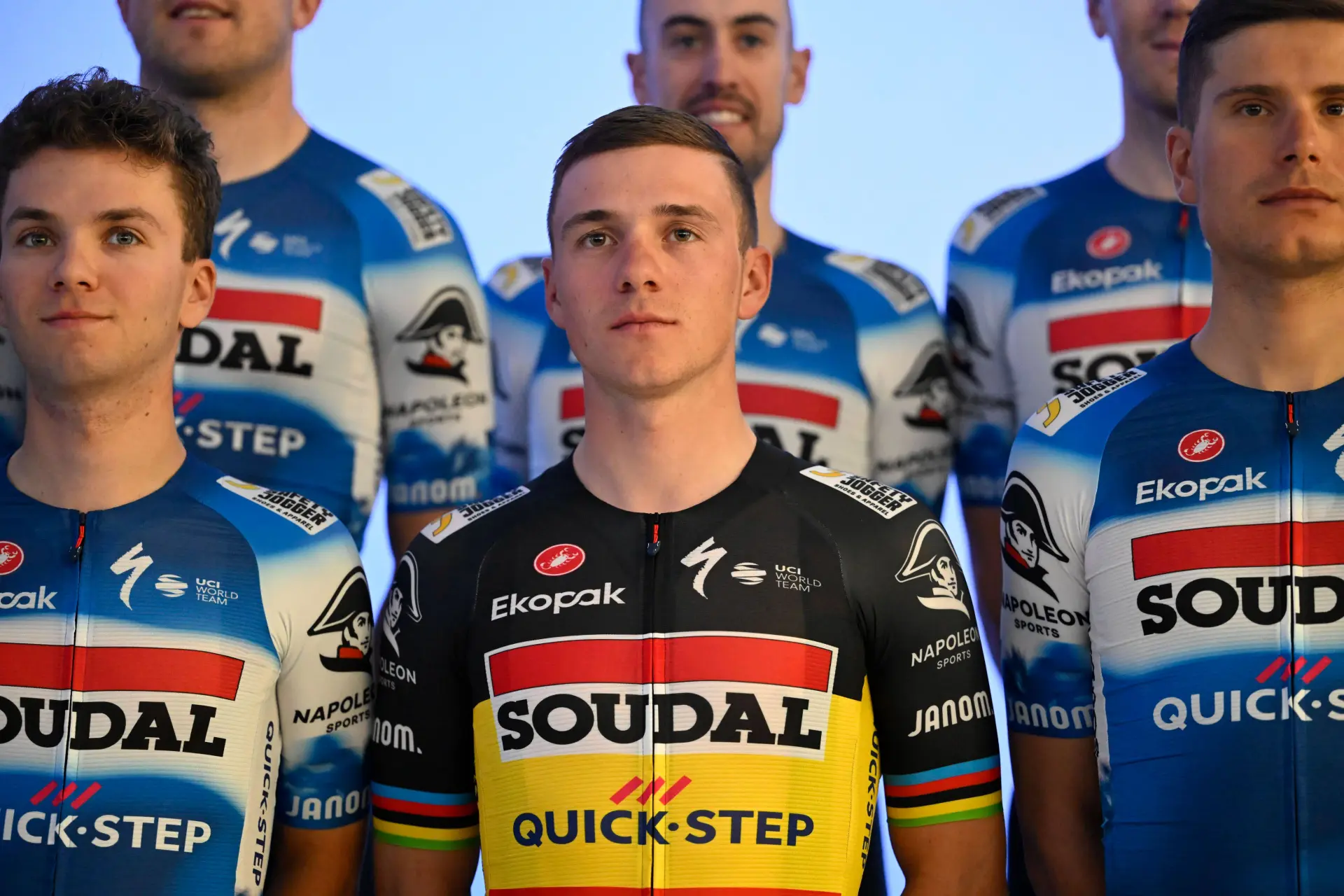 Remco Evenepoel evita as quedas do final técnico da 1ª etapa da Volta ao Algarve: "Estou contente por ter conseguido terminar sem problemas"