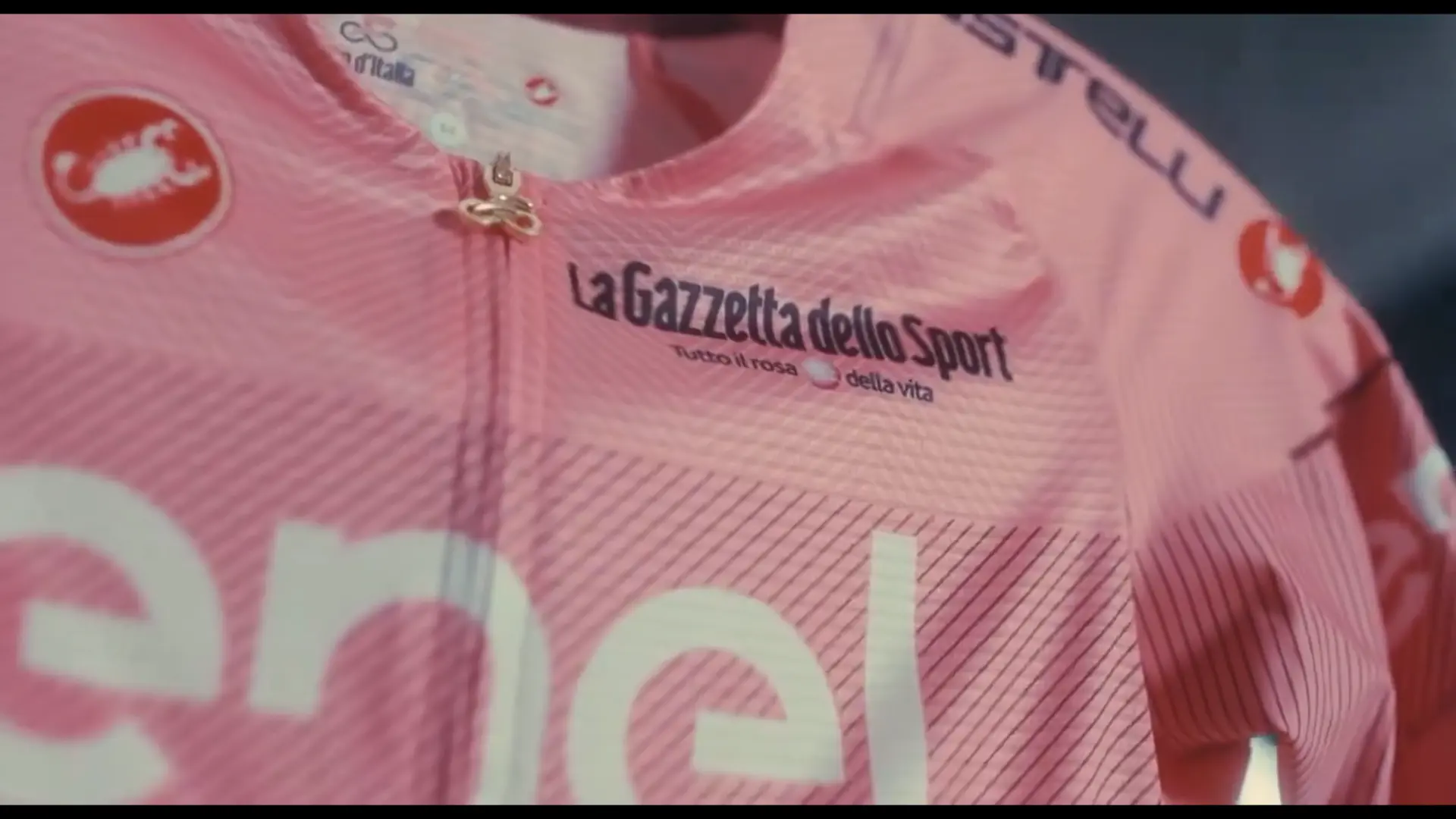 VÍDEO: Apresentação oficial da camisola rosa, símbolo de líder do Giro d'Italia 2024