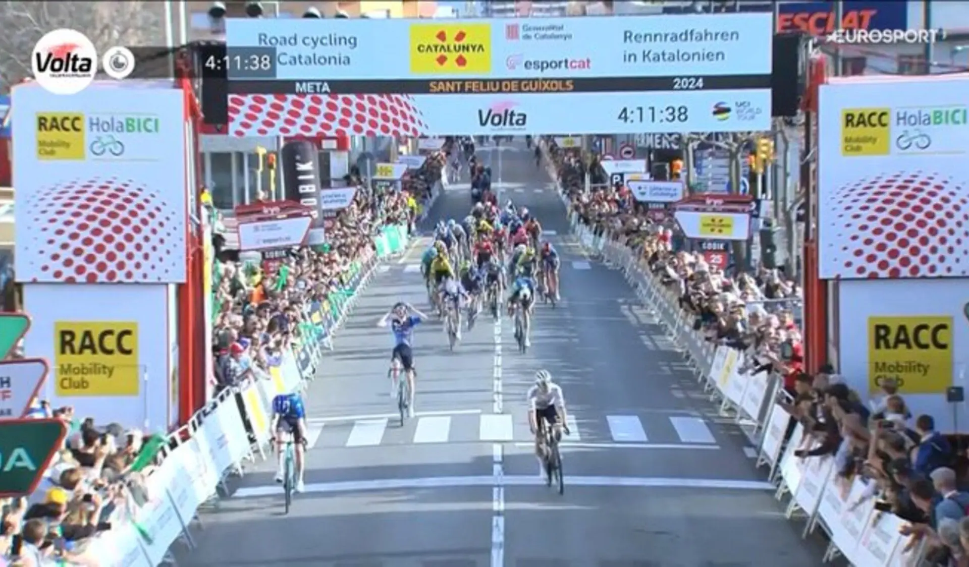 Nick Schultz holds off Tadej Pogacar to take dramatic victory on opening stage of Volta a Catalunya 2024