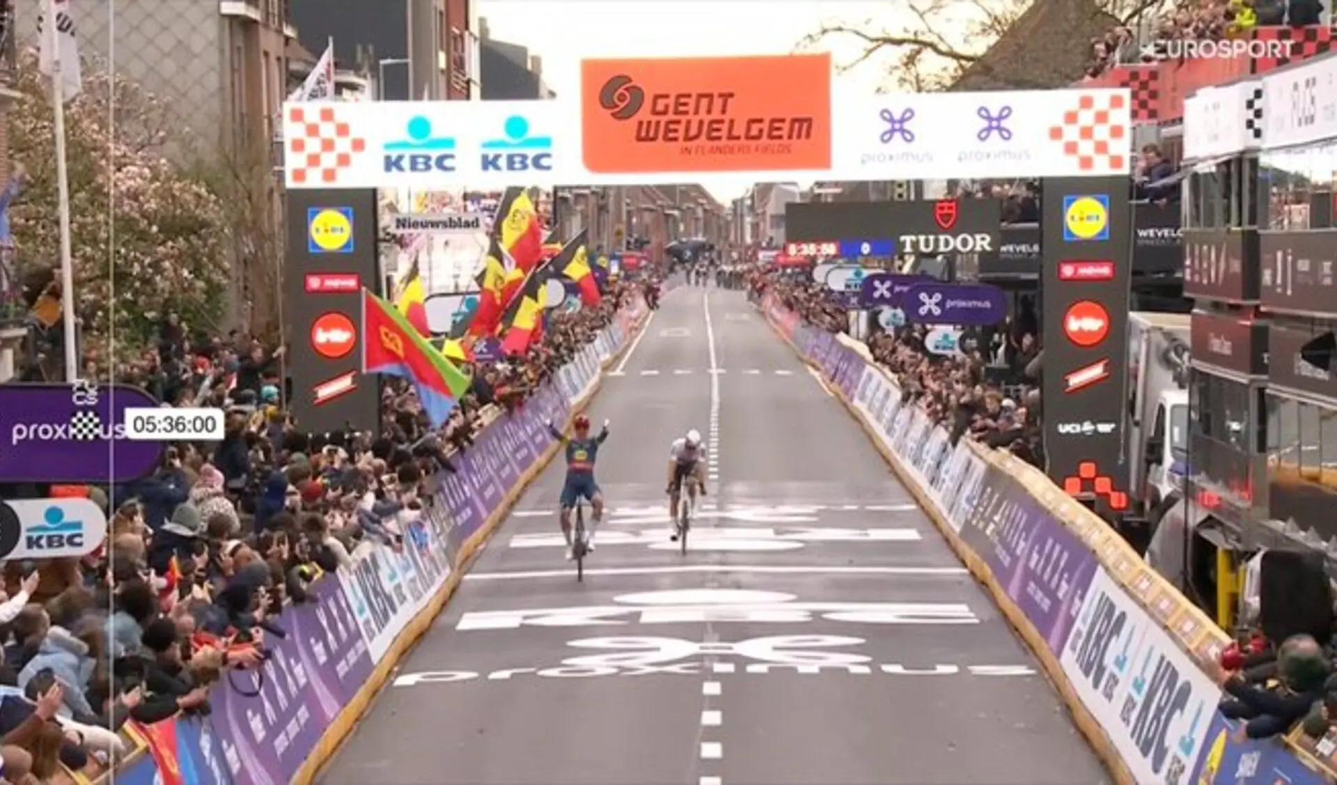 VIDEO: Mathieu van der Poel unable to come around powerful Mads Pedersen in two-up sprint for victory at Gent Wevelgem 2024