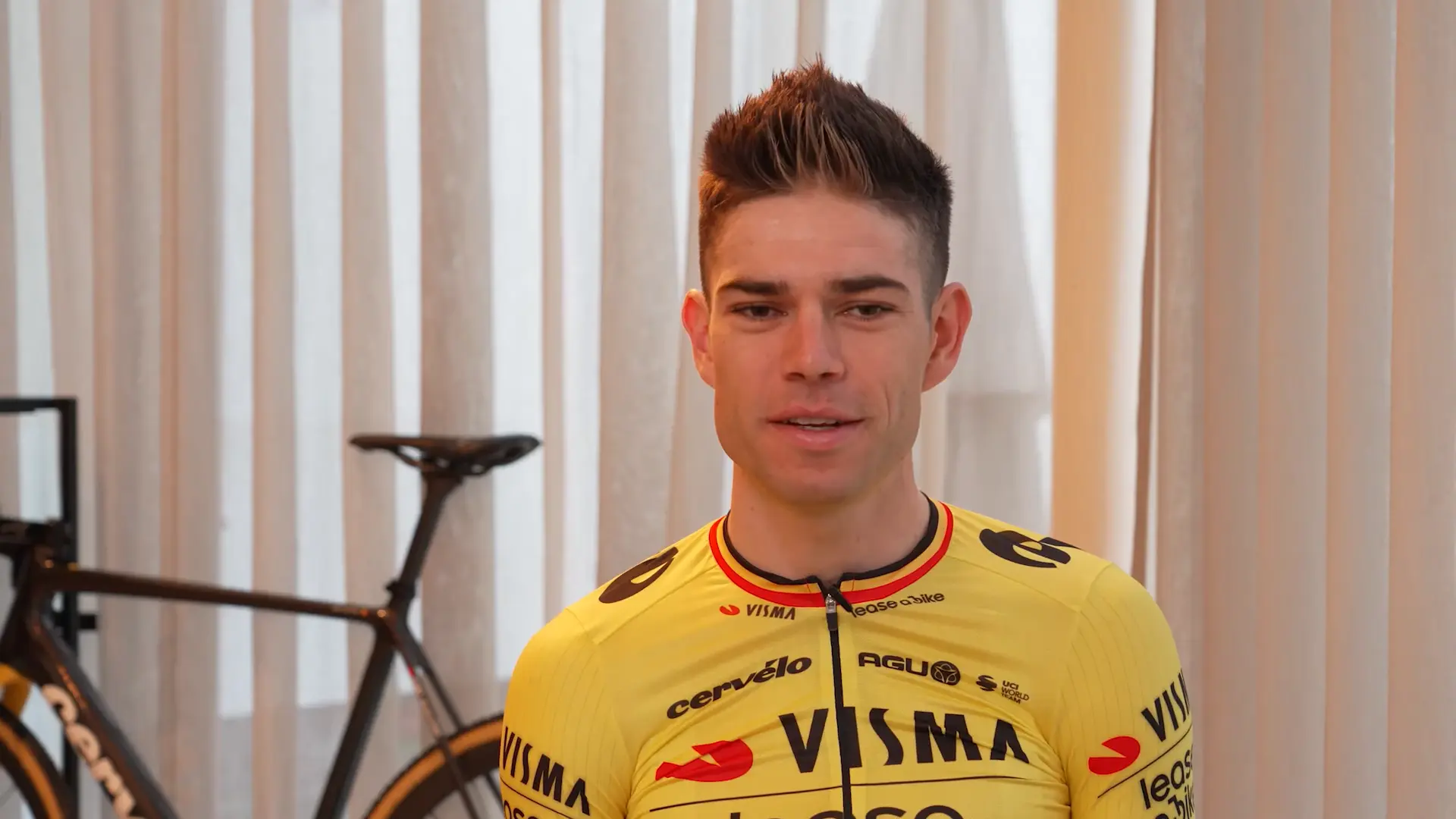 VÍDEO: Wout van Aert fala ao detalhe sobre os seus planos para 2024 com a Team Visma | Lease a Bike: "Fazer história"