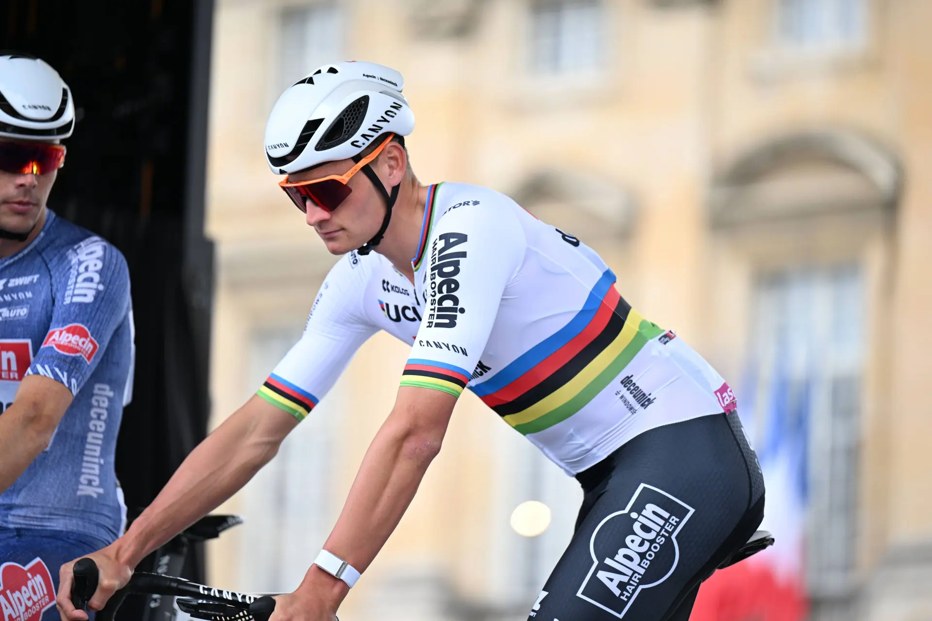 Especialistas duvidam que o campeão do mundo possa competir com Tadej Pogacar na Liège-Bastogne-Liège: "Van der Poel vai lutar pelo segundo lugar"