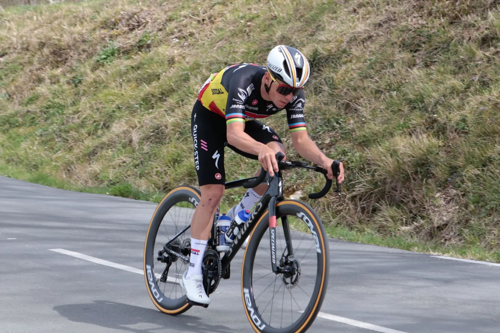 Remco Evenepoel recebeu alta hospitalar após cirurgia bem sucedida à clavícula partida no País Basco