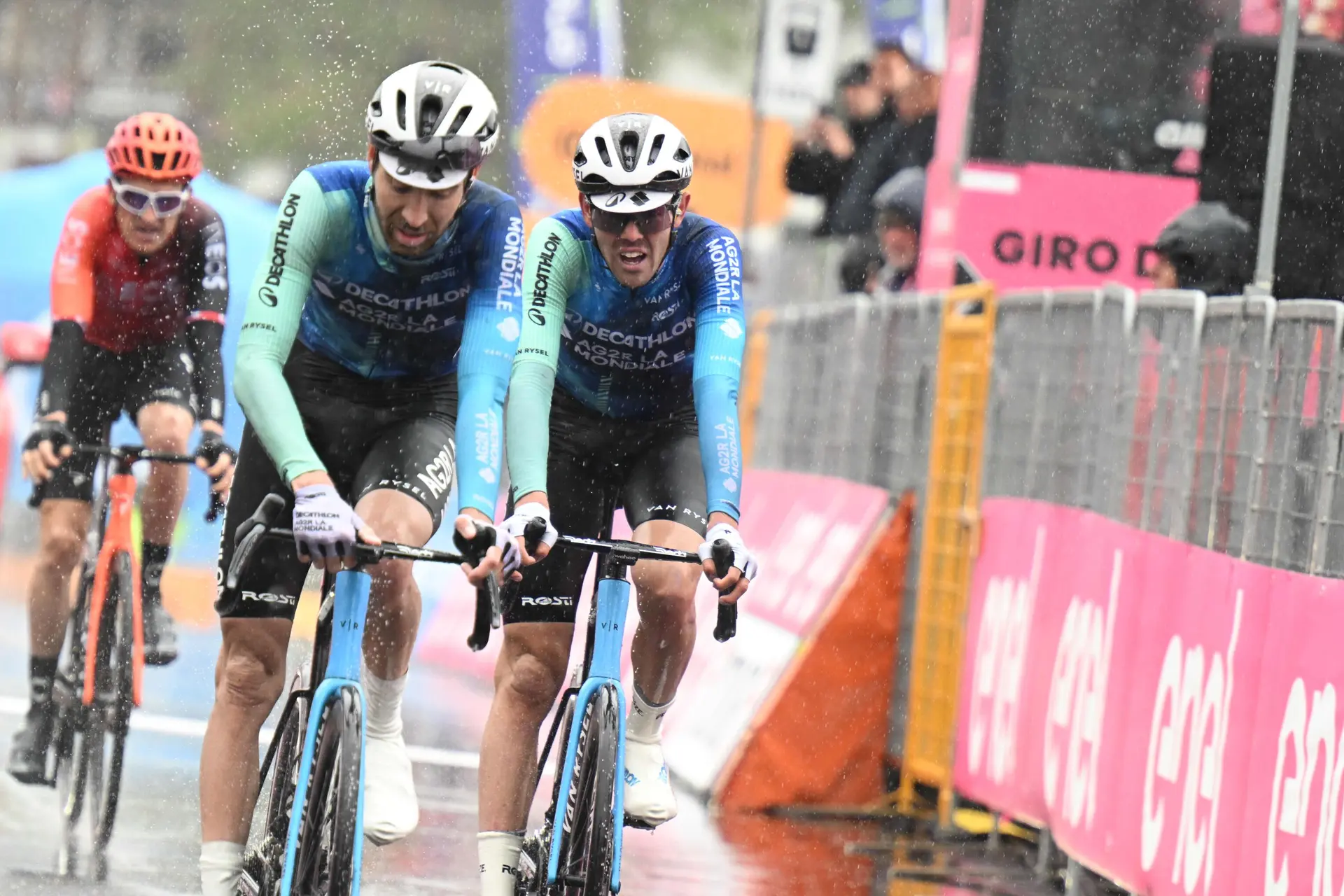 Ben O'Connor antecipa o Monte Grappa: "Deve ser uma das subidas mais difíceis que se pode fazer no ciclismo"