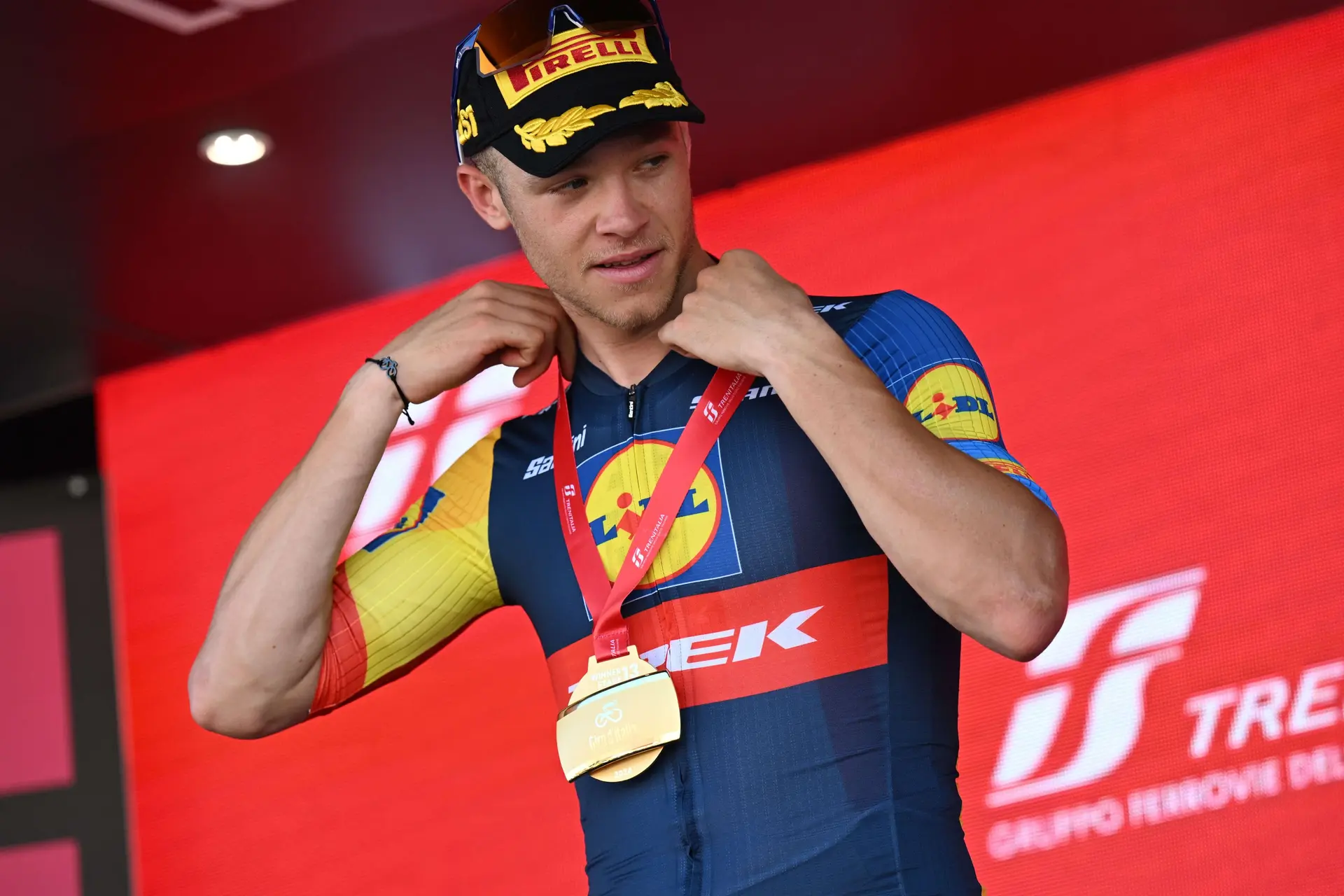Jonathan Milan wins again at Giro d'Italia after perfect leadout from Lidl-Trek: "It's quite impressive how everyone did their part"