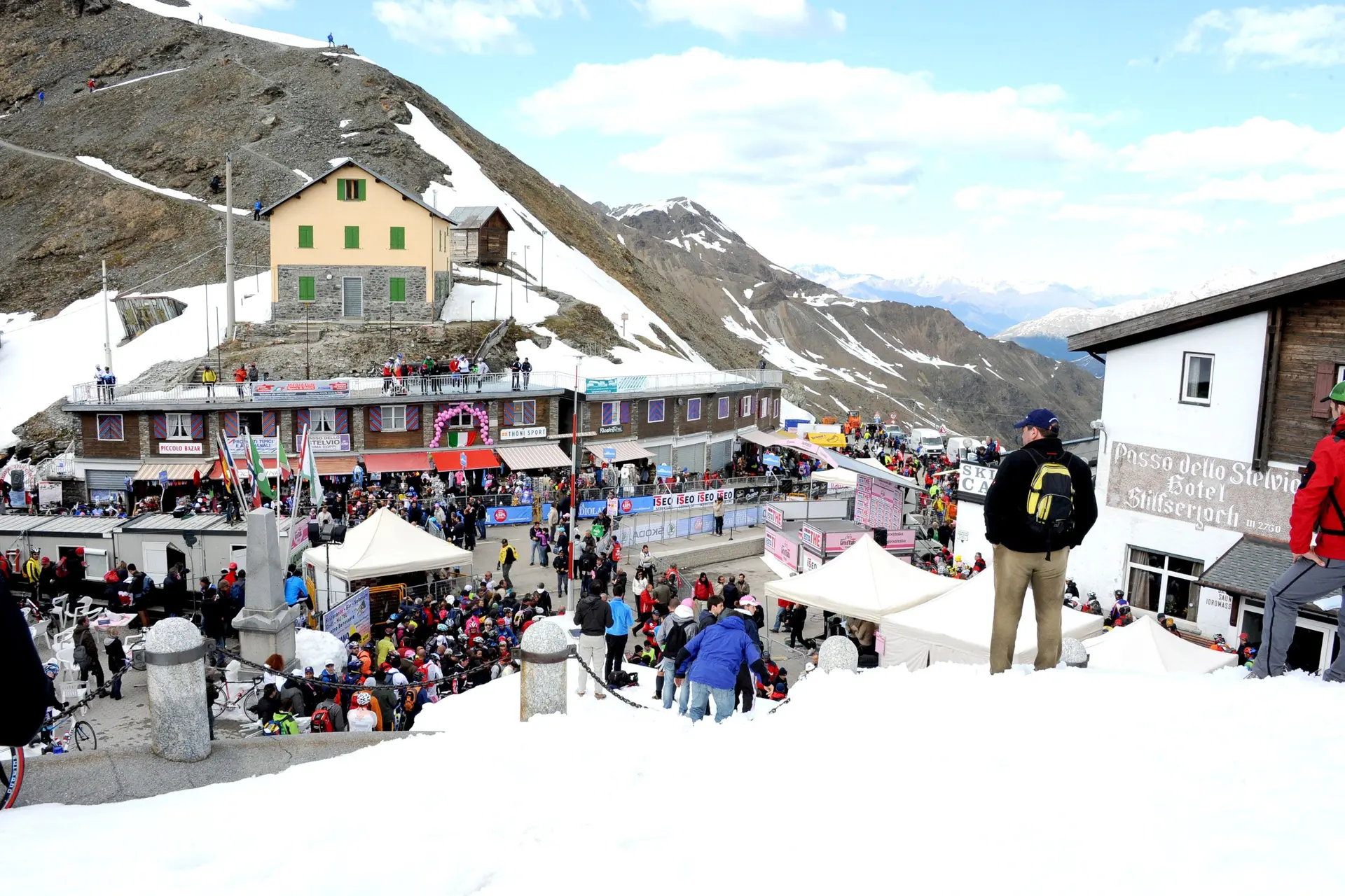 OFICIAL: Passo dello Stelvio retirado da Volta a Itália, mas o pelotão continua a subir a maior parte da montanha