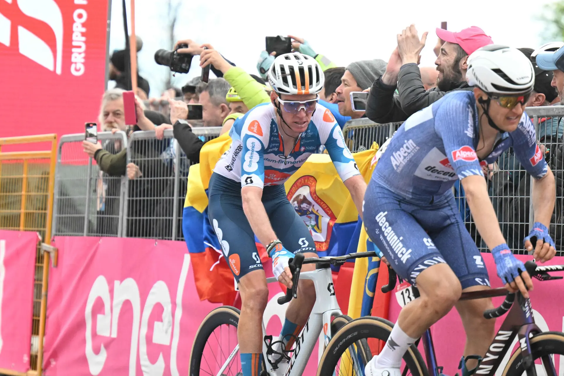 Romain Bardet mais longe do pódio com dia desastroso em Oropa: "Vamos continuar a lutar"