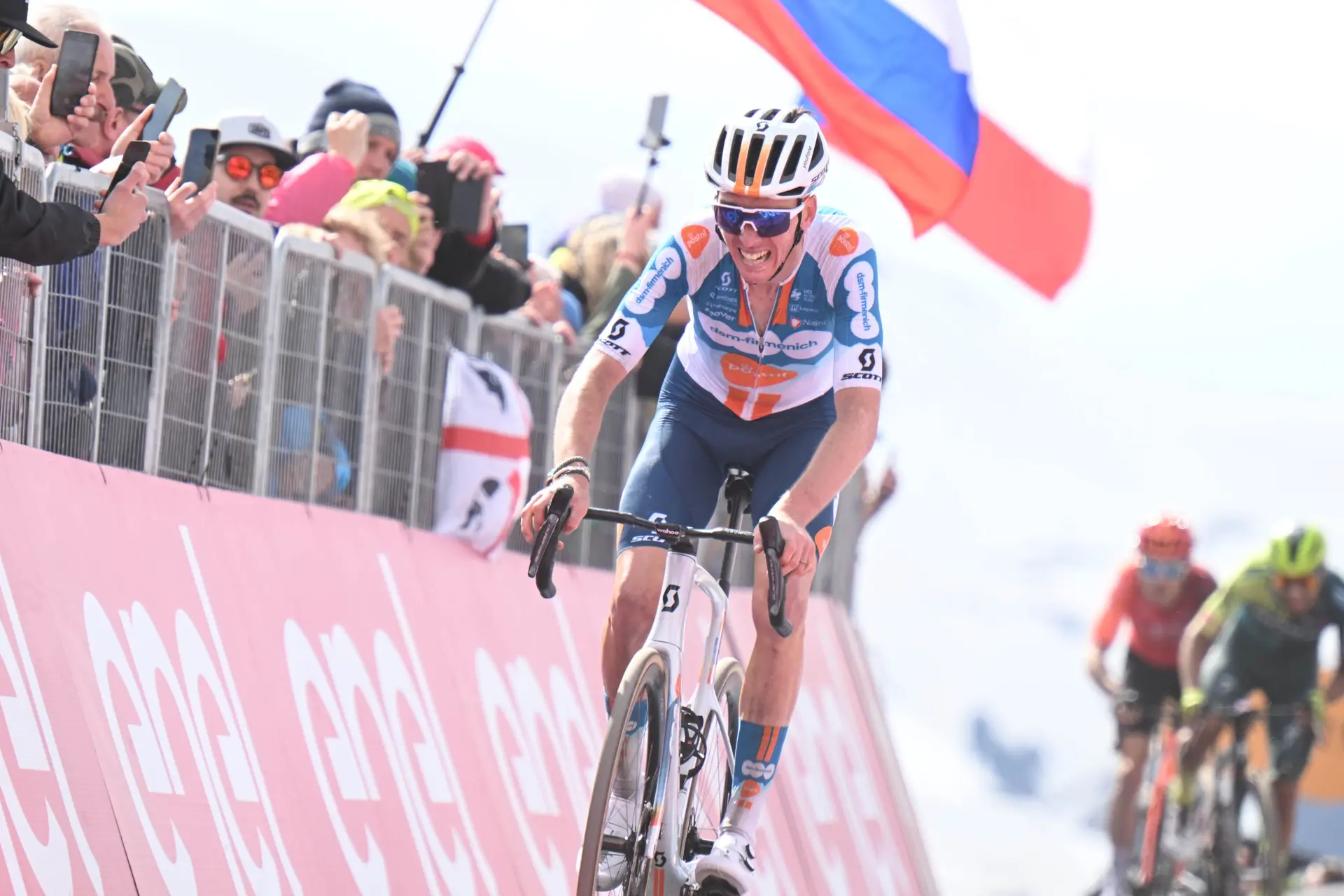 Romain Bardet termina a segunda semana em alta, aproximando-se do top 5: "Eu disse ontem que hoje começava um novo Giro para nós"