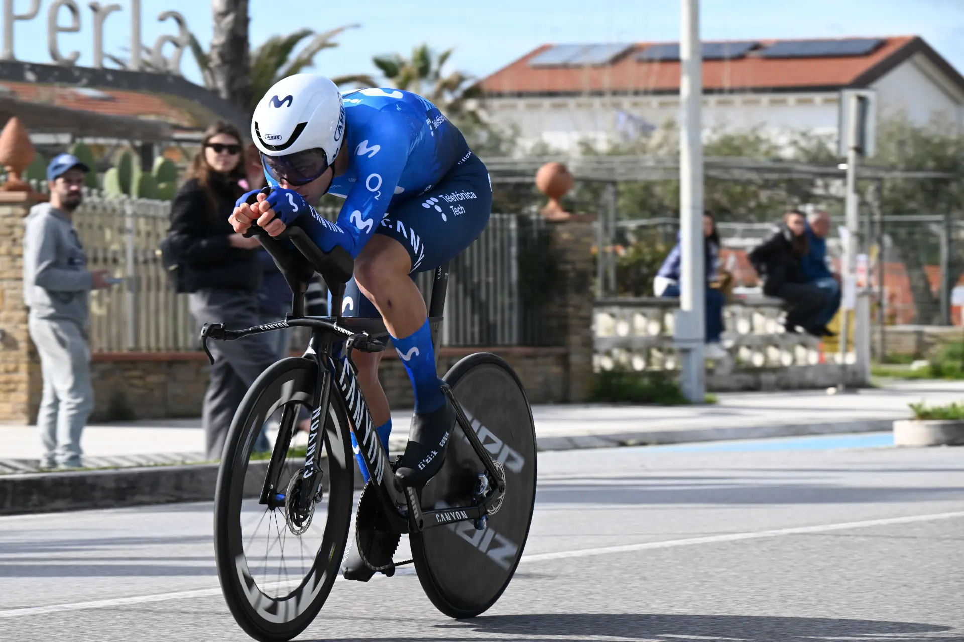 A Movistar retira o Campeão do Mundo de Sub-23 do alinhamento para a Volta à Bélgica após um acidente