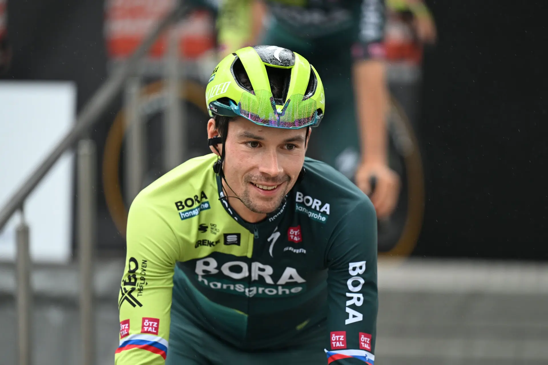 Classificação geral do Critérium du Dauphiné 2024, após a etapa 2: Magnus Cort na liderança da corrida, Primoz Roglic e Matteo Jorgenson no pódio