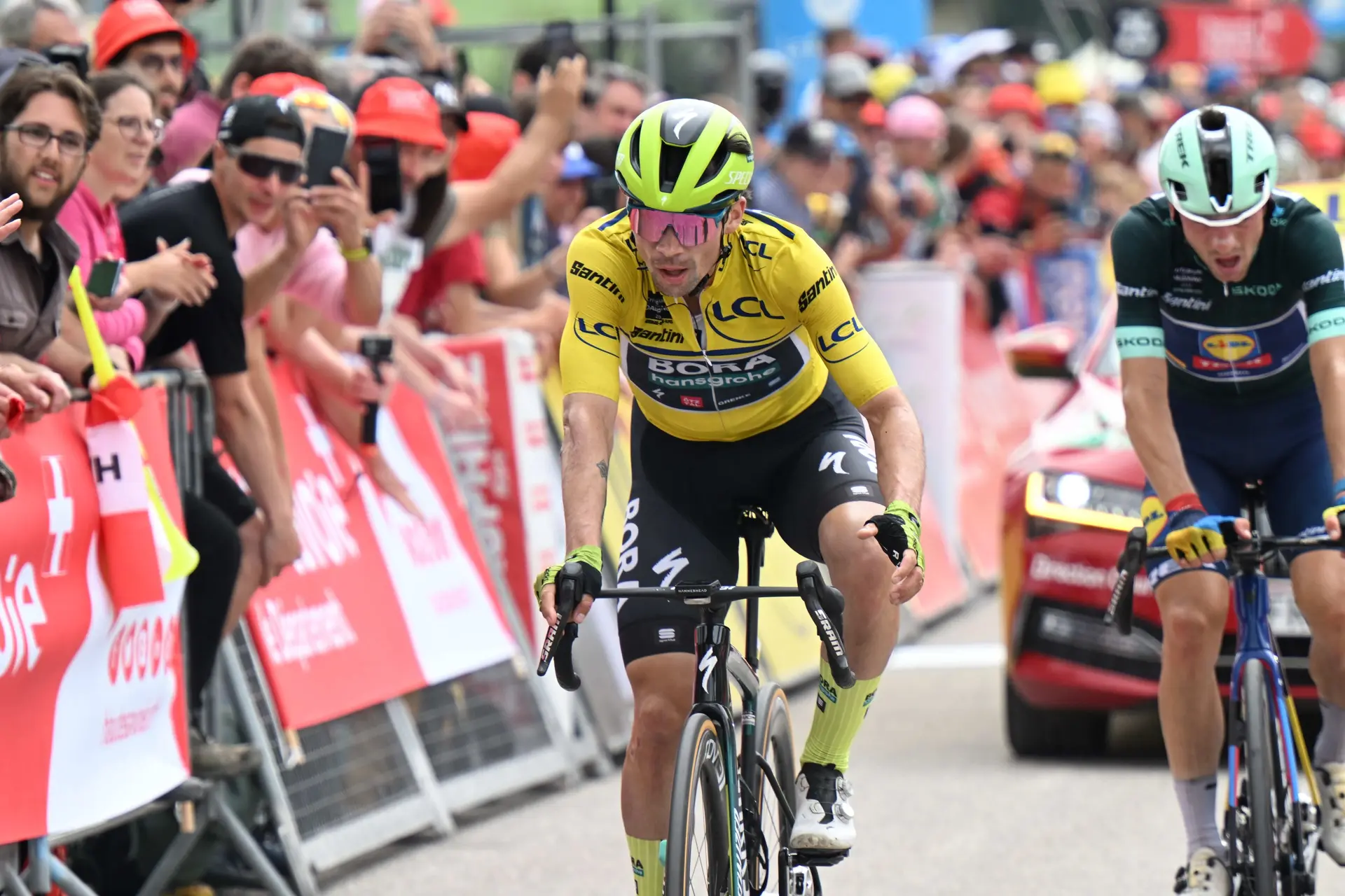 Diretor da BORA recorda o momento em que Primoz Roglic cedeu no Critérium du Dauphiné: "Fizemos figas para que o Carlos Rodriguez ganhasse o sprint"