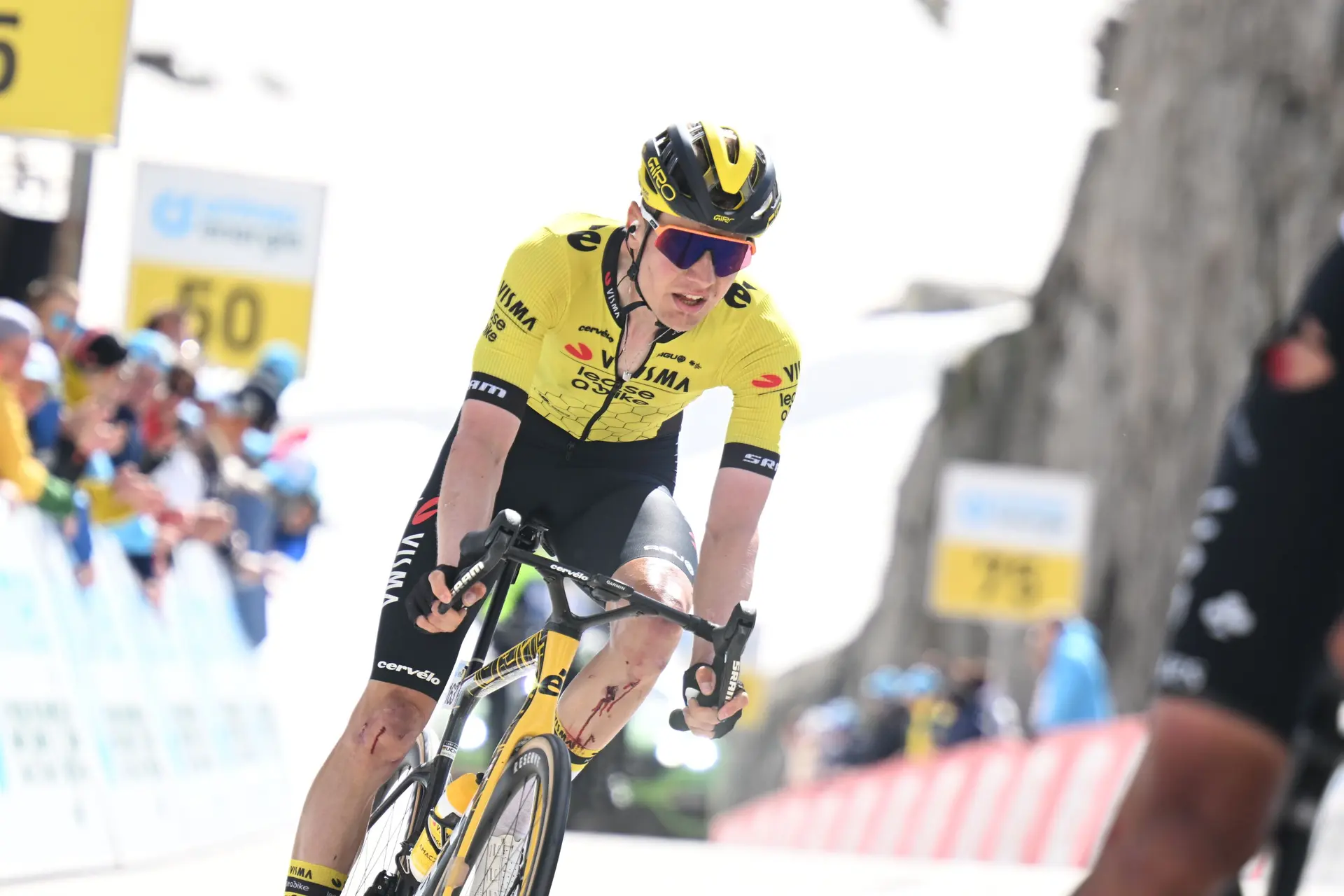 Thijs Zonneveld critica a reação da UAE Team Emirates à queda de Wilco Kelderman na 4ª etapa da Volta à Suíça: " É muito feio o que eles fizeram"