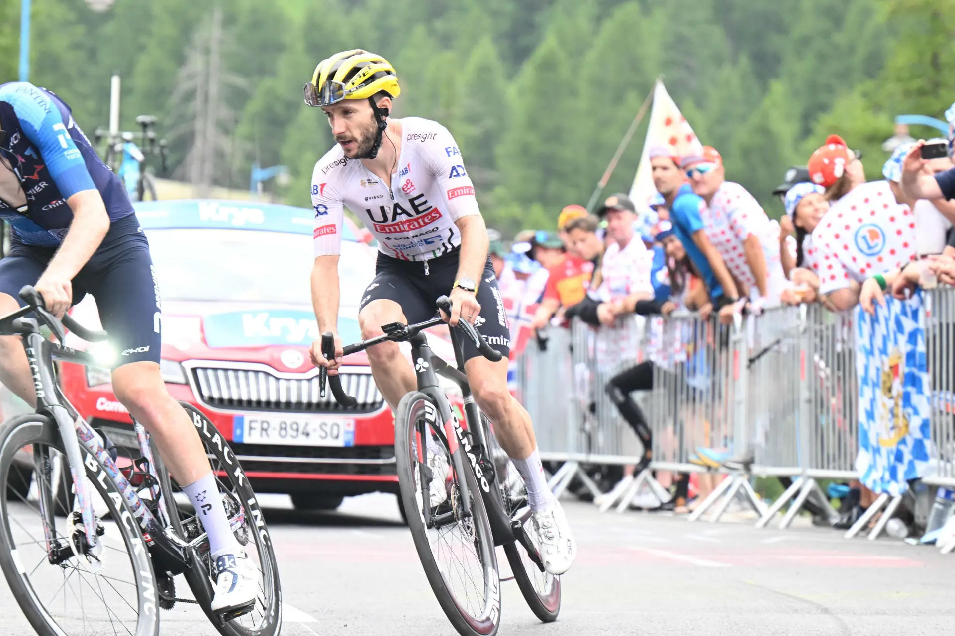 Adam Yates deu tudo por Pogacar: "Estava a ir a todo o gás e ouvi de trás: 'mais, mais, mais'"