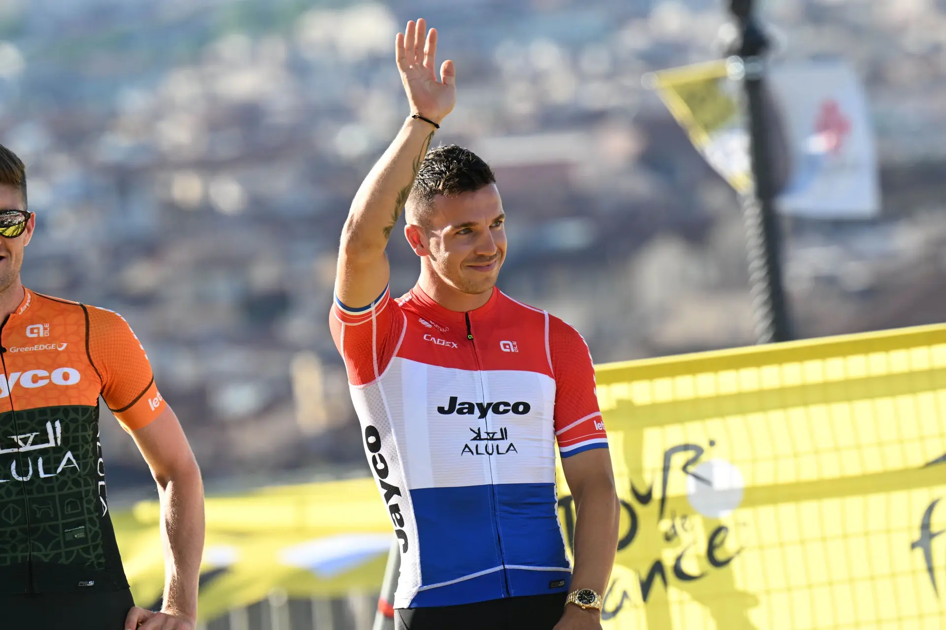 Dylan Groenewegen vence a 6ª etapa da Volta a França: "Adoro estes sprints em que estamos uns ao lado dos outros"