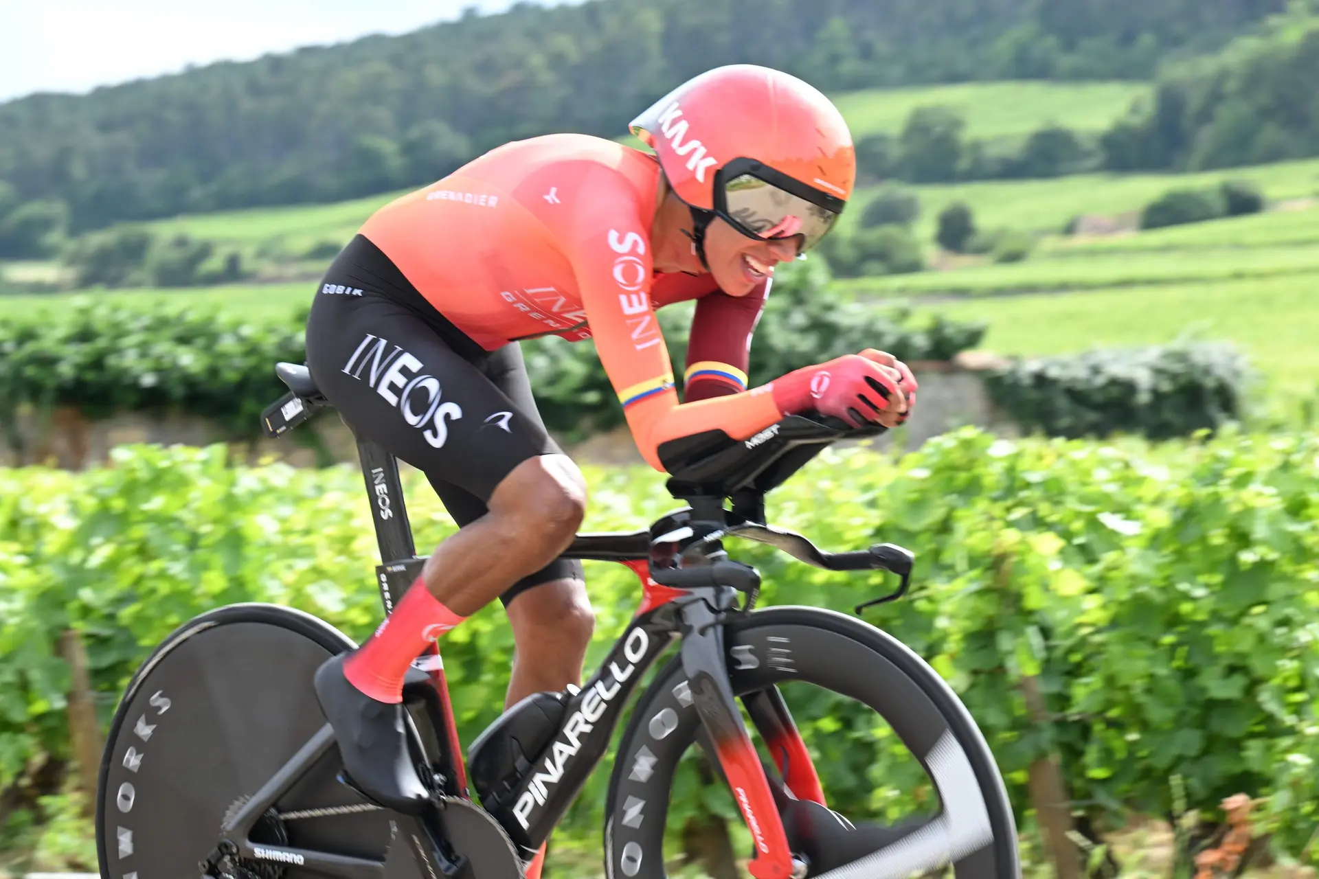 Egan Bernal sente-se cada vez mais forte na Tour e aponta ao Top-10 na geral: "A terceira semana vai ser muito difícil"