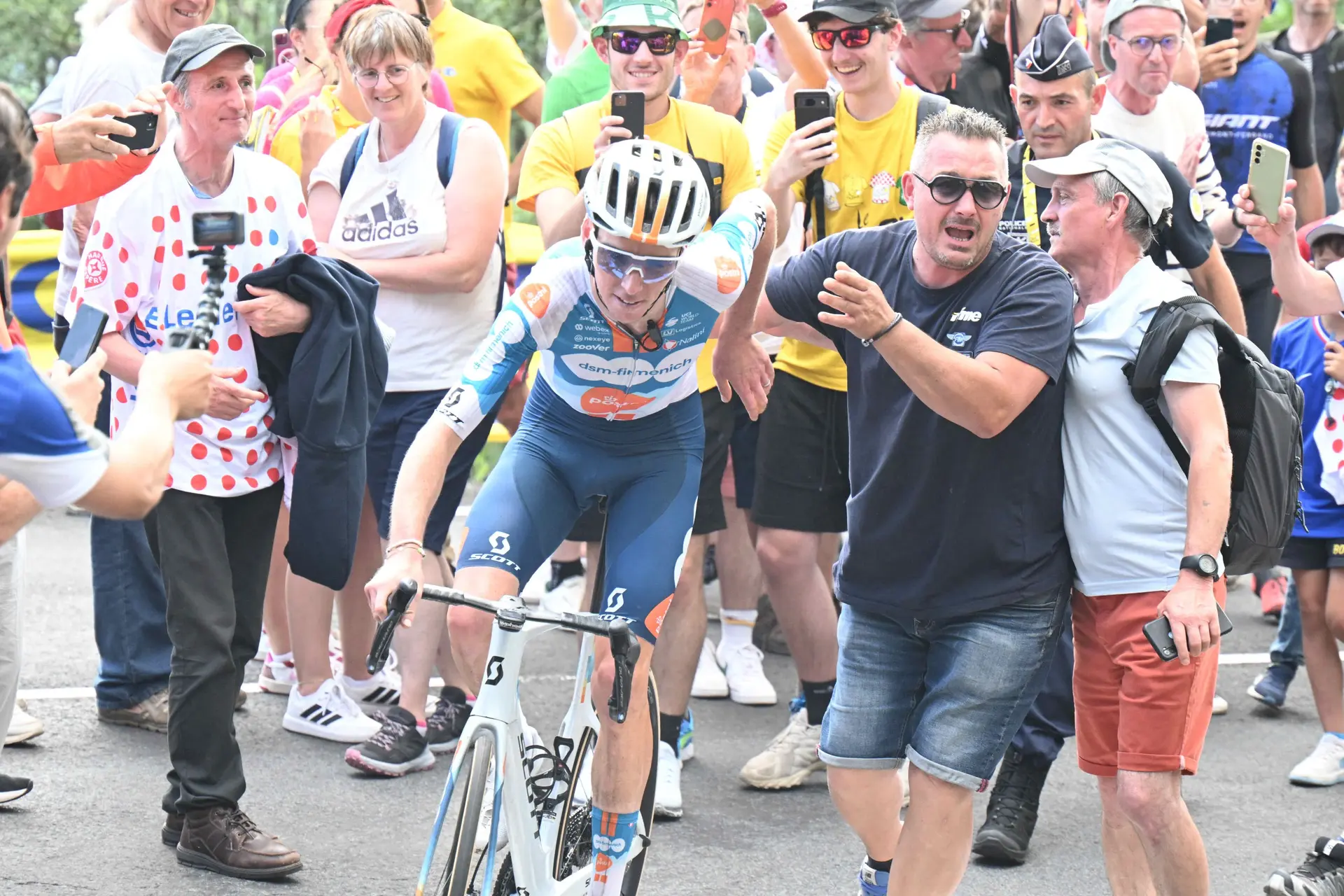 Romain Bardet sente-se " em paz" na hora de pendurar a bicicleta no final da sua última Volta a França