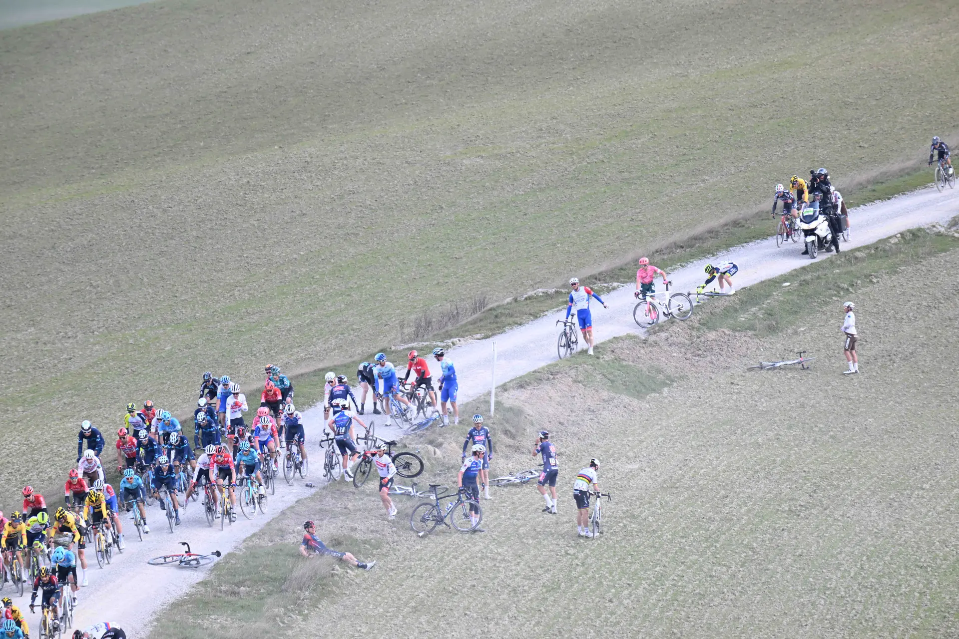 Alberto Contador sobre a etapa de gravel da Volta a França: "Pode haver avarias, colisões, furos... pode perder-se todas as hipóteses na classificação geral"