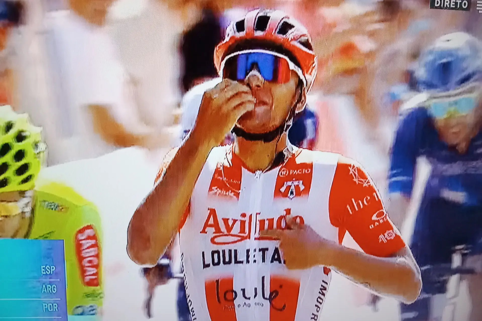 Tomas Contte vence a 8ª etapa da Volta a Portugal em dia marcado por uma fuga com 27 ciclistas!