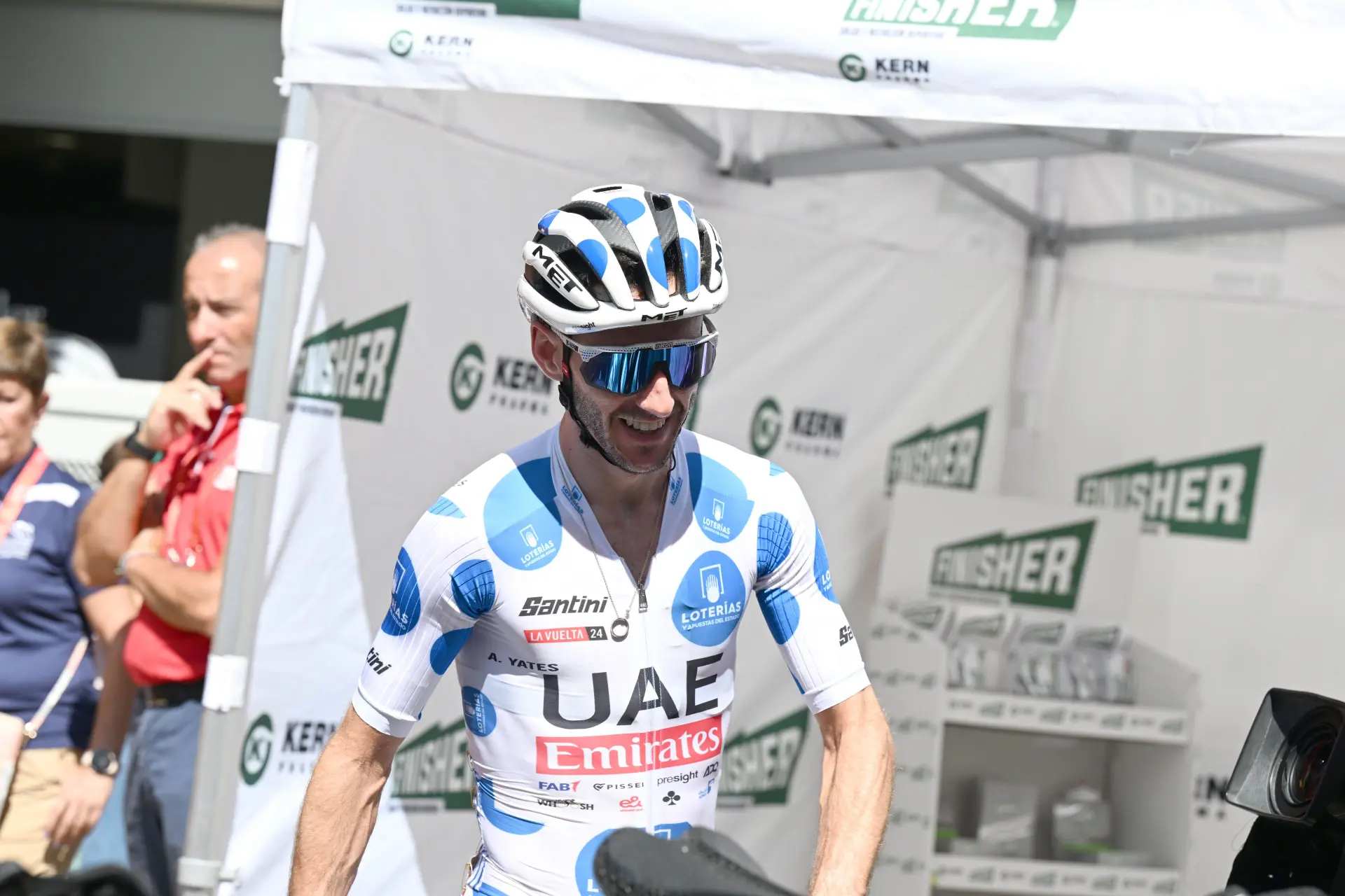 Adam Yates elogia Eddie Dunbar depois da vitória na etapa da Vuelta: "Ele é um tipo espetacular. Estou muito feliz por ele"