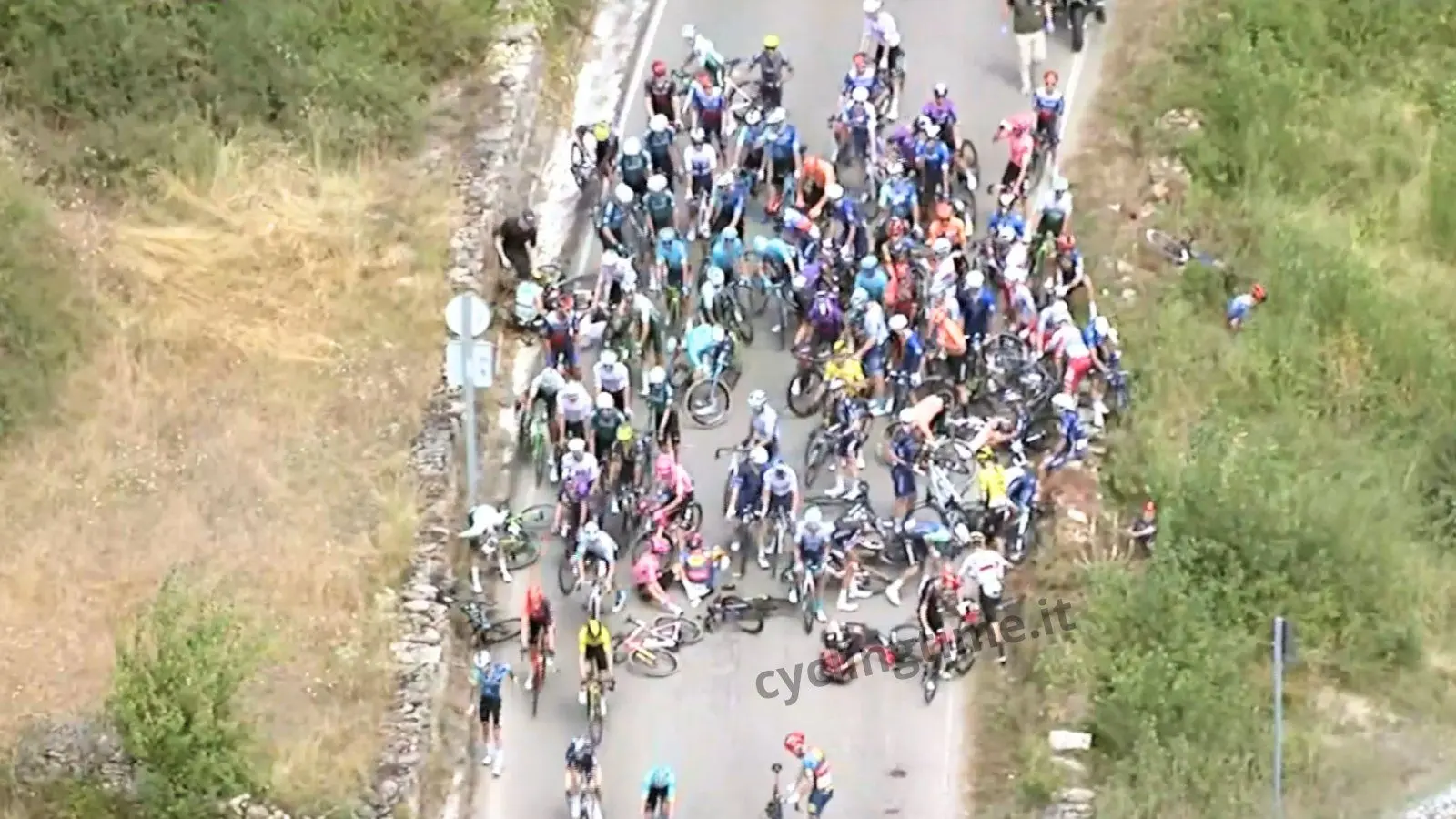VIDEO: Nairo Quintana, Tao Geoghegan Hart, Damiano Caruso and more involved in mass crash at the 2024 Vuelta a Burgos