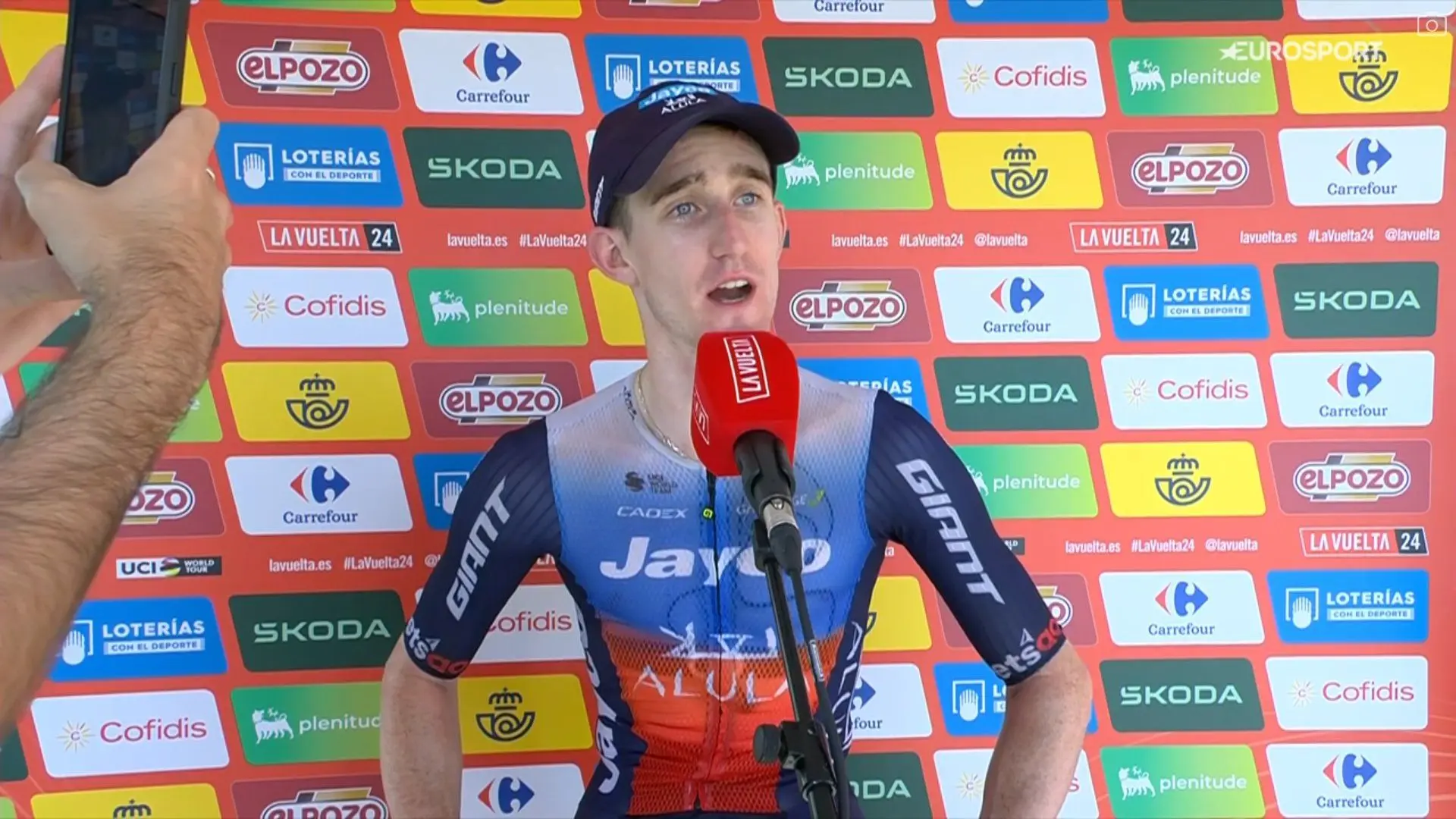 Eddie Dunbar emocionado após a vitória na 11ª etapa da Volta a Espanha: "Desde a Vuelta do ano passado acho que tive sete ou oito quedas"