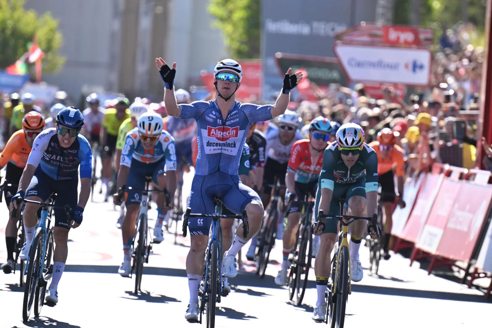 Análise:  Kaden Groves e Wout van Aert são os protagonistas na 2ª etapa da Volta a Espanha