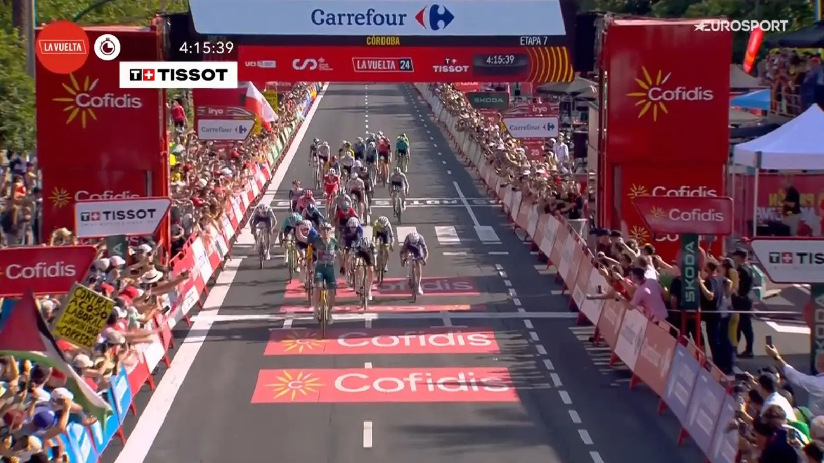 Wout van Aert faz a dobradinha na Volta a Espanha numa 7ª etapa caótica a registar diferenças de tempo na classificação geral