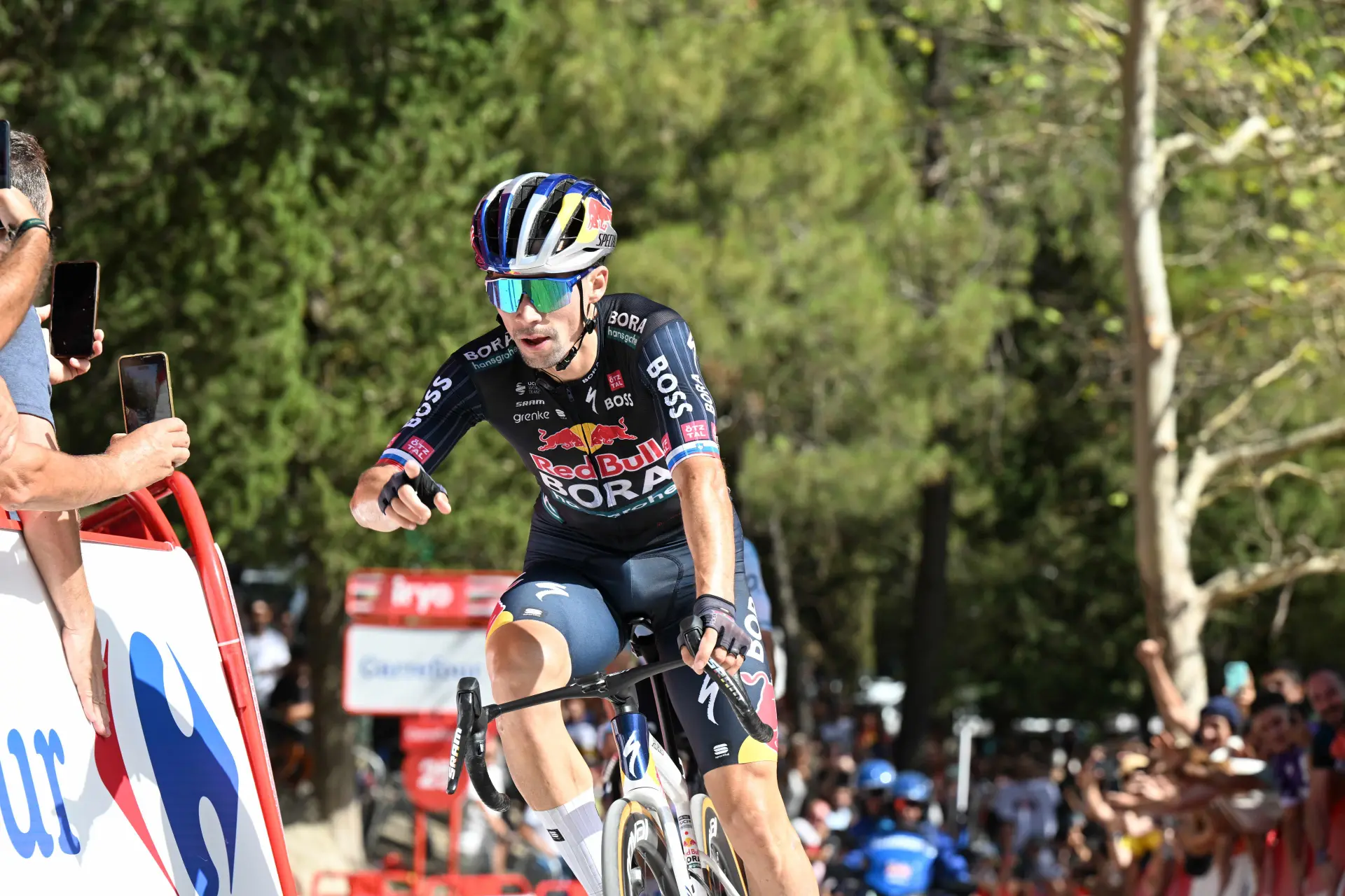 Primoz Roglic's teammate stays down-to-earth despite a great display on Puerto de Ancares: "The situation is not perfect until he is in red"