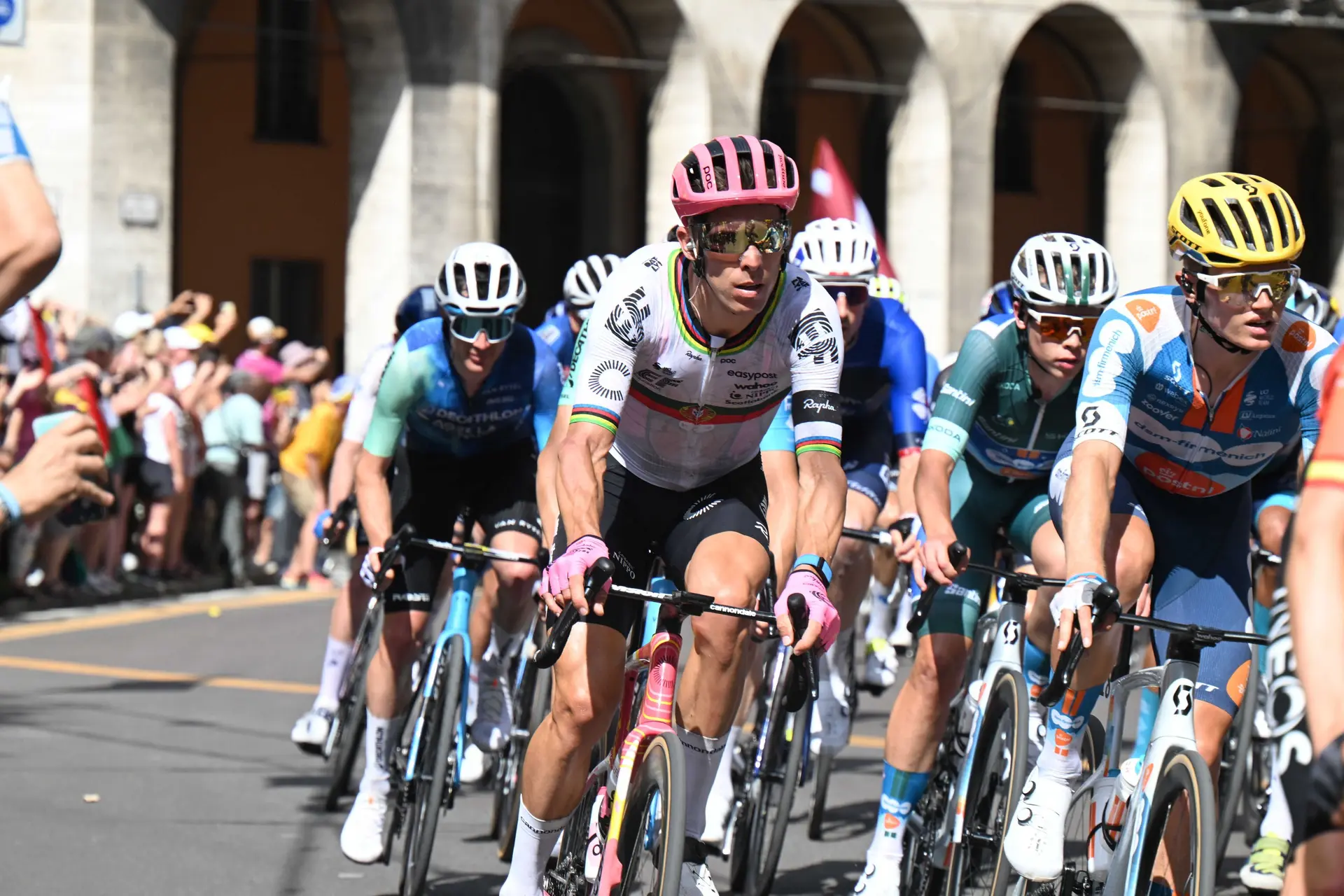 Rui Costa descreve a experiência de correr uma Grande Volta em casa: "Sente-se muito o quanto Portugal apoia o ciclismo, o quanto Portugal gosta de ciclismo"