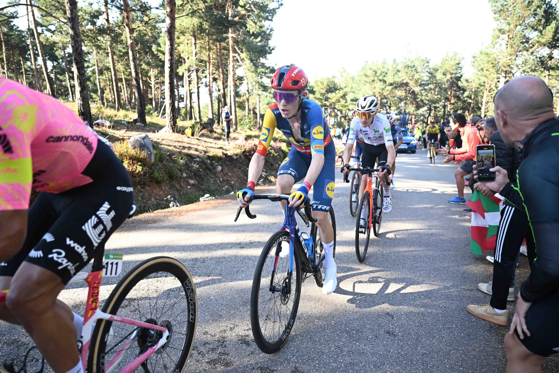 ATUALIZAÇÃO: Mattias Skjelmose não sofreu ferimentos graves após a queda na Volta ao Luxemburgo e mantém vivas as esperanças para o Campeonato do Mundo