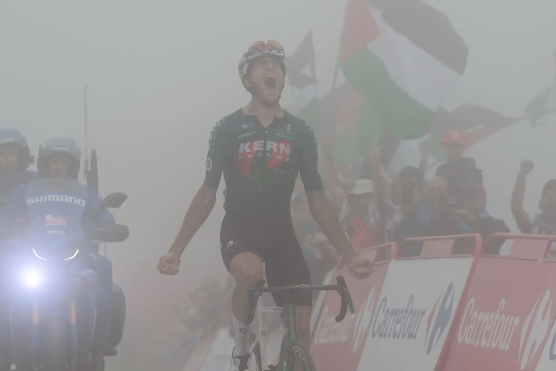 Movistar and INEOS in an all-out battle to sign the new star of Spanish cycling