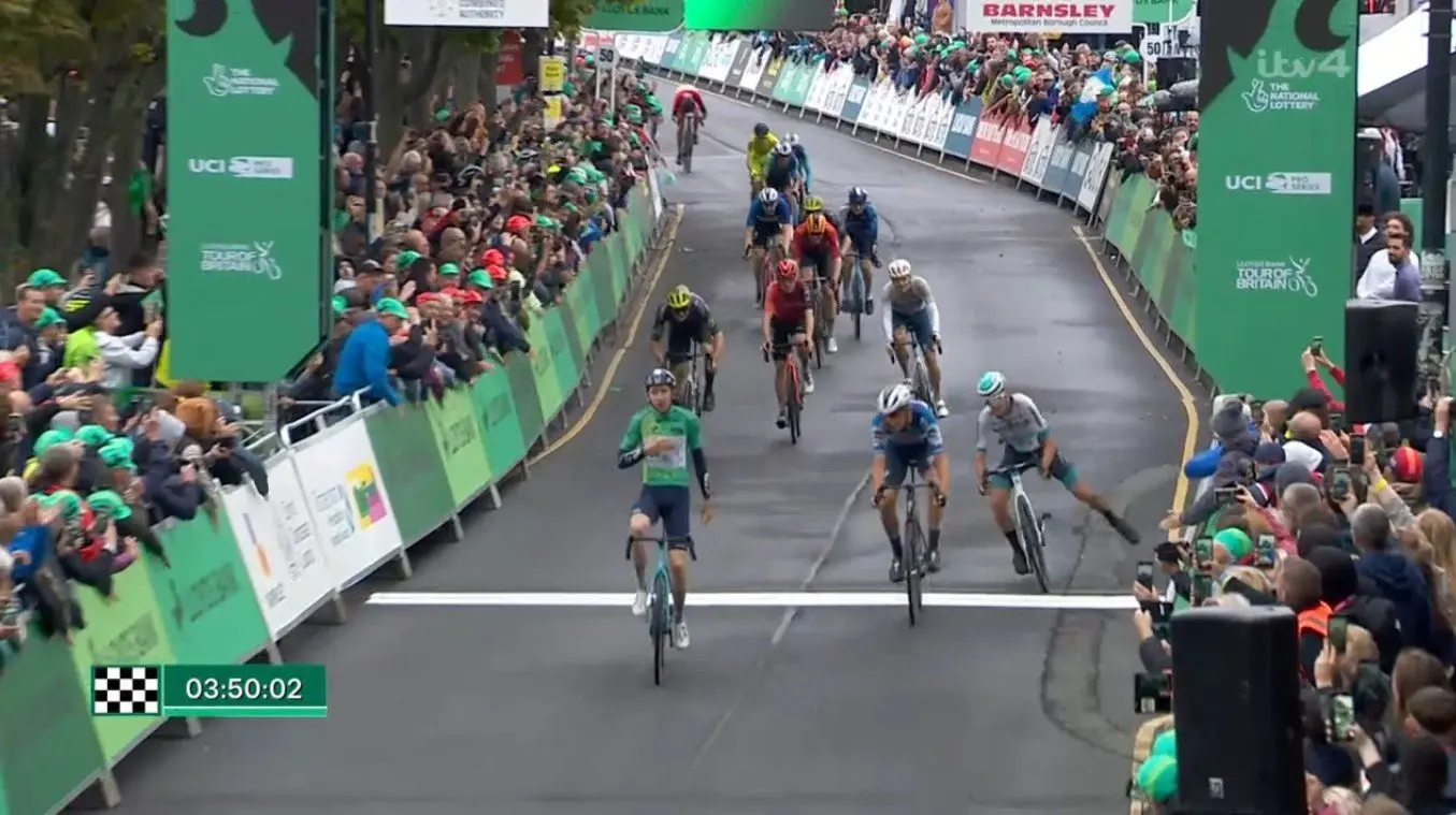 Stephen Williams vence a etapa rainha da Volta à Grã-Bretanha, com Evenepoel e Alaphilippe a perderem tempo