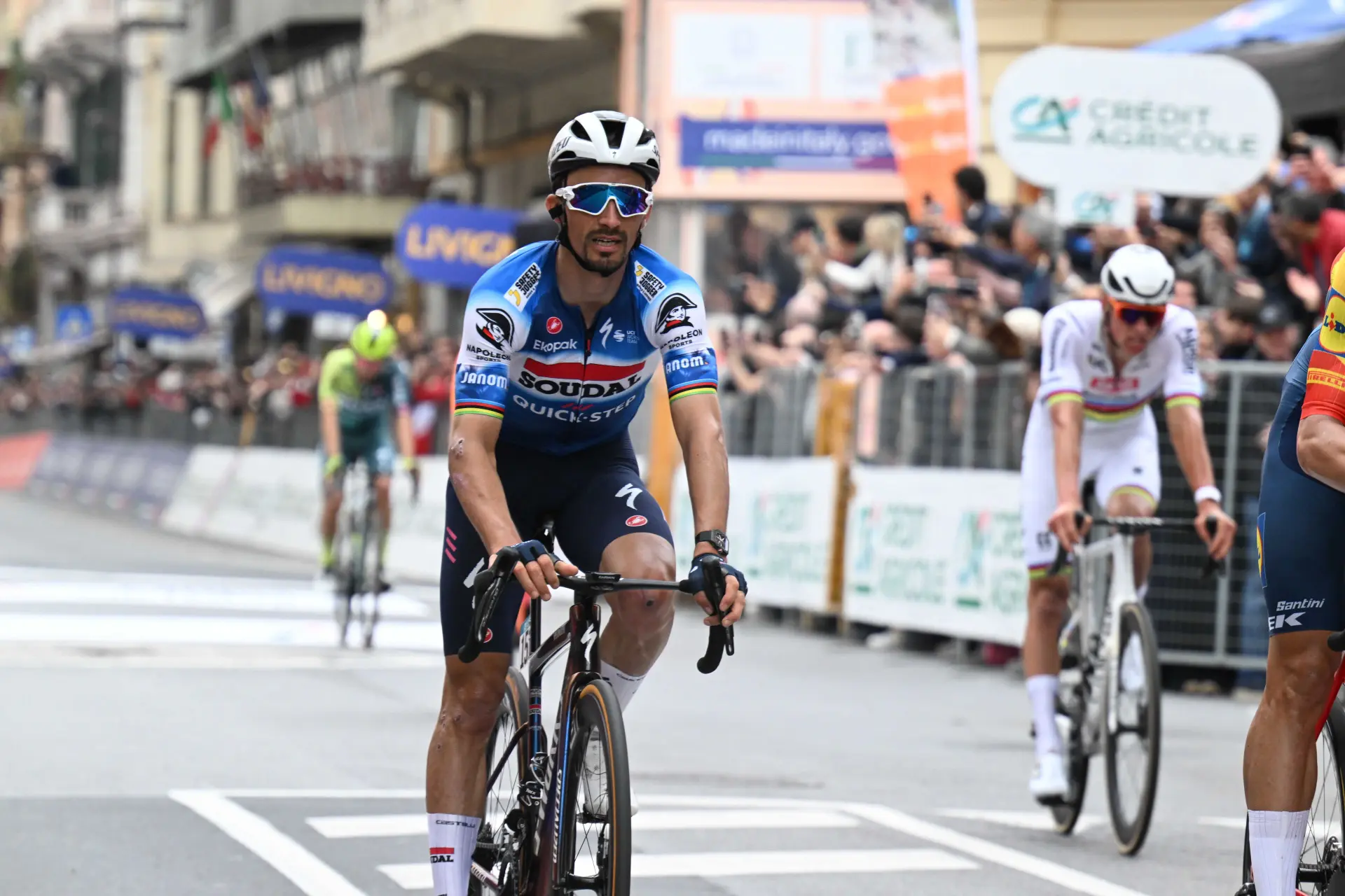 A Soudal - Quick-Step despede-se de Julian Alaphilippe de forma emotiva: "Dois títulos mundiais, a camisola amarela e um dos melhores ciclistas do pelotão"
