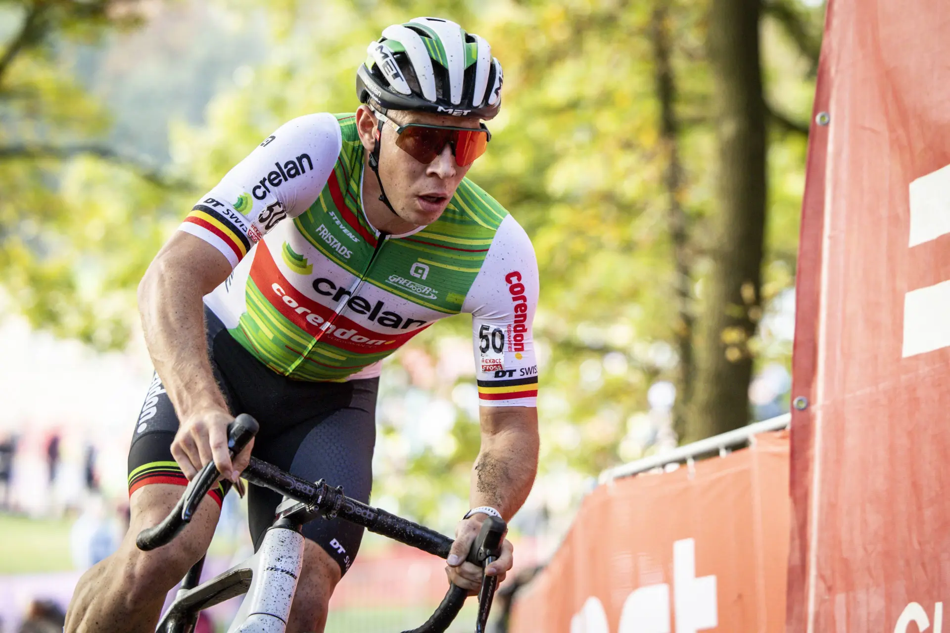 "At the right moment I still found some breath" - Laurens Sweeck times his attack to perfection at Superprestige Aardbeiencross Merksplas