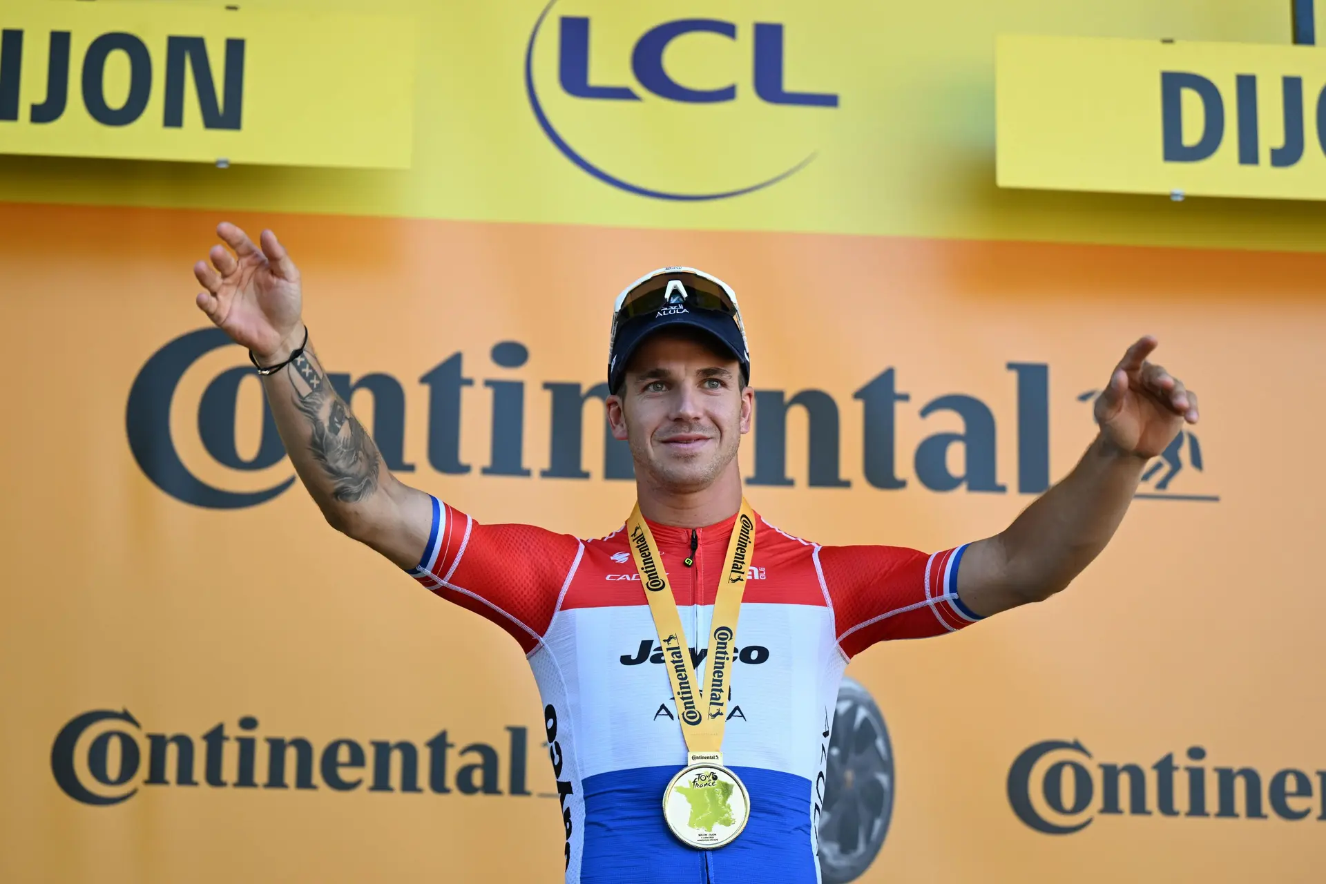 Dylan Groenewegen contraria o domínio de Van Poppel e alcança a primeira vitória do ano na 4ª etapa da Volta à Hungria