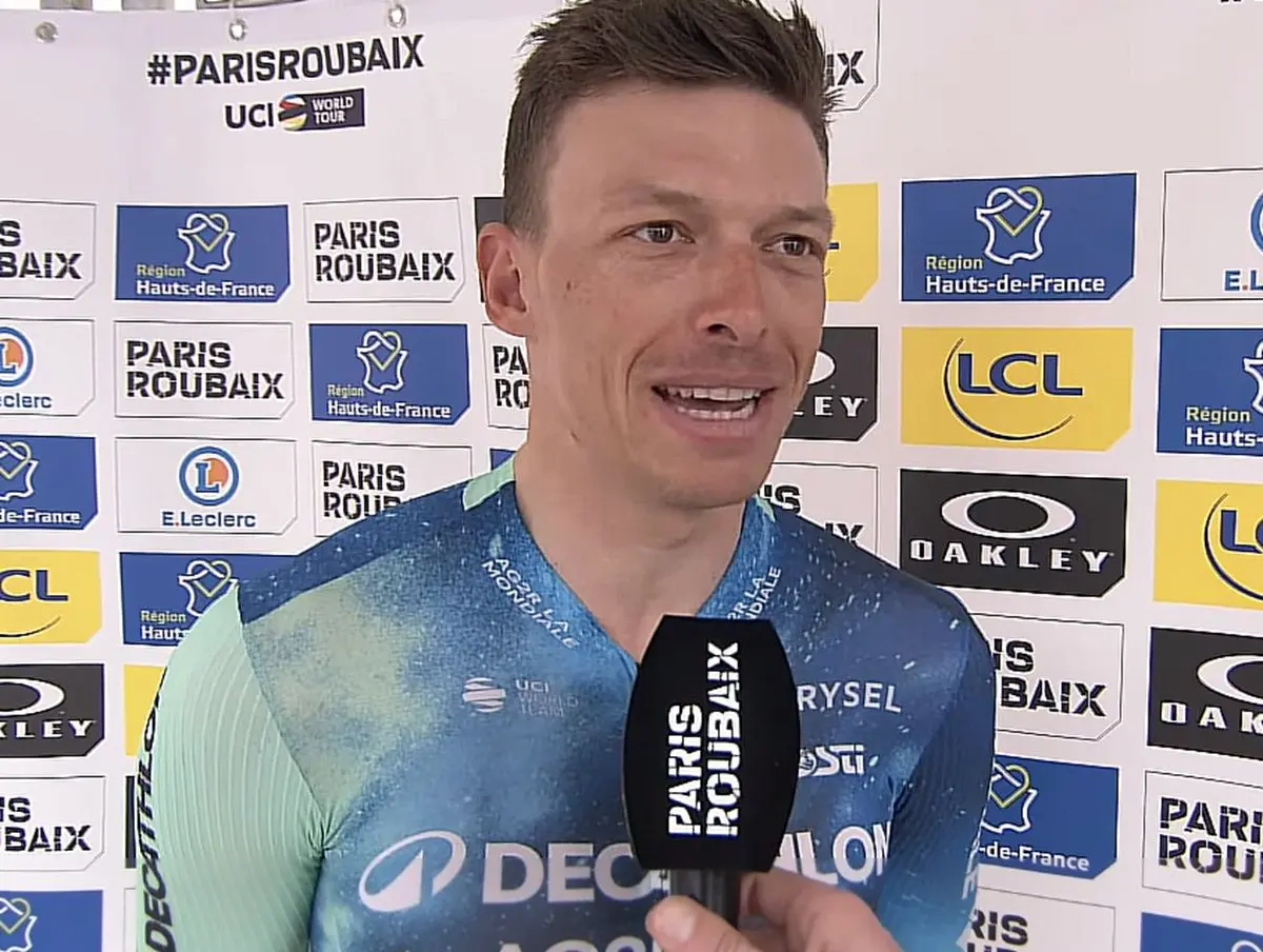 Oliver Naesen considera que muitas vezes é melhor abrandar nos estágios de inverno: "Os gregários andam muitas vezes mais depressa do que os líderes, como o Wout Van Aert"