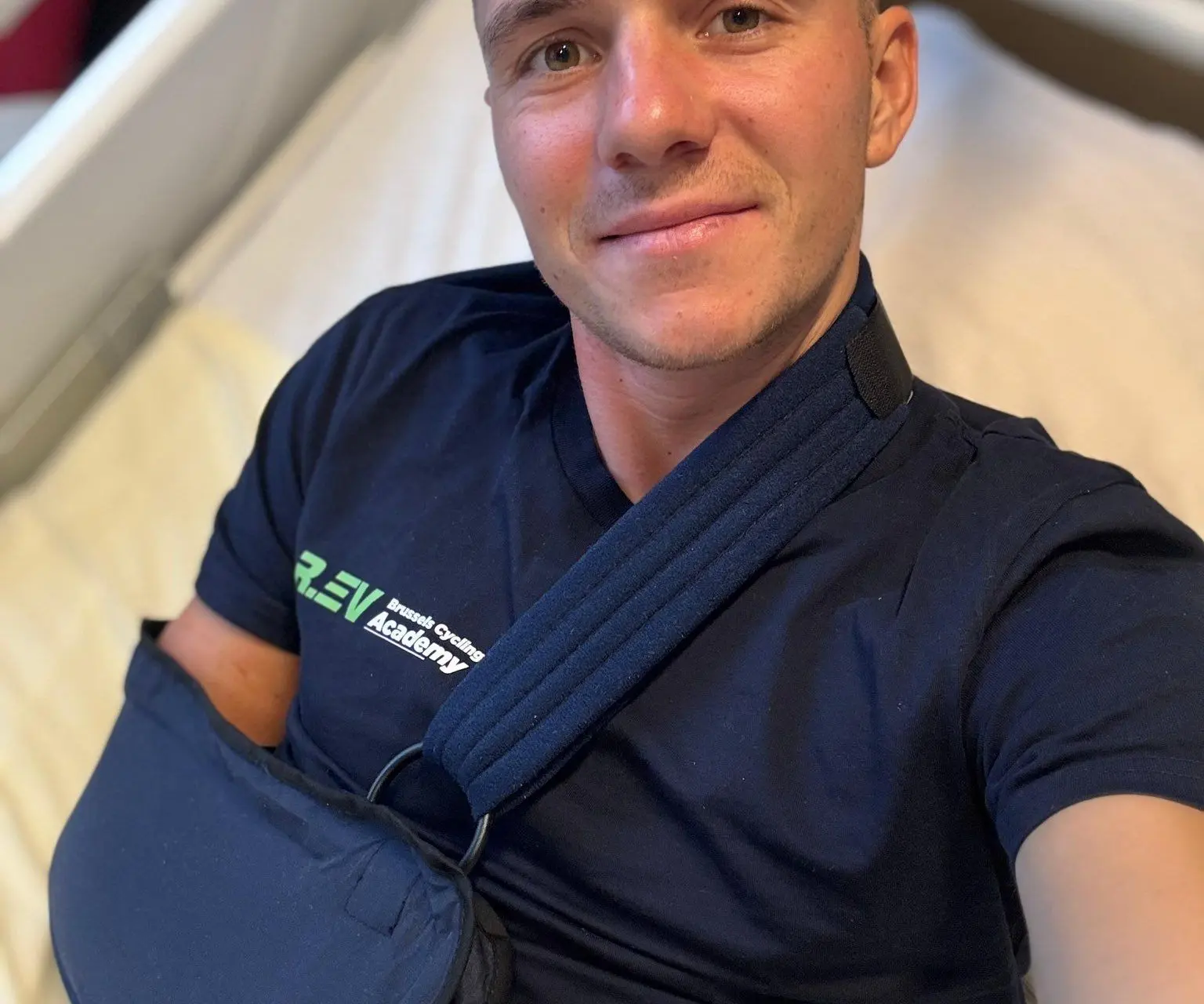 Remco Evenepoel partilha post sobre o seu acidente durante um treino: Revela clavícula deslocada e contusões pulmonares