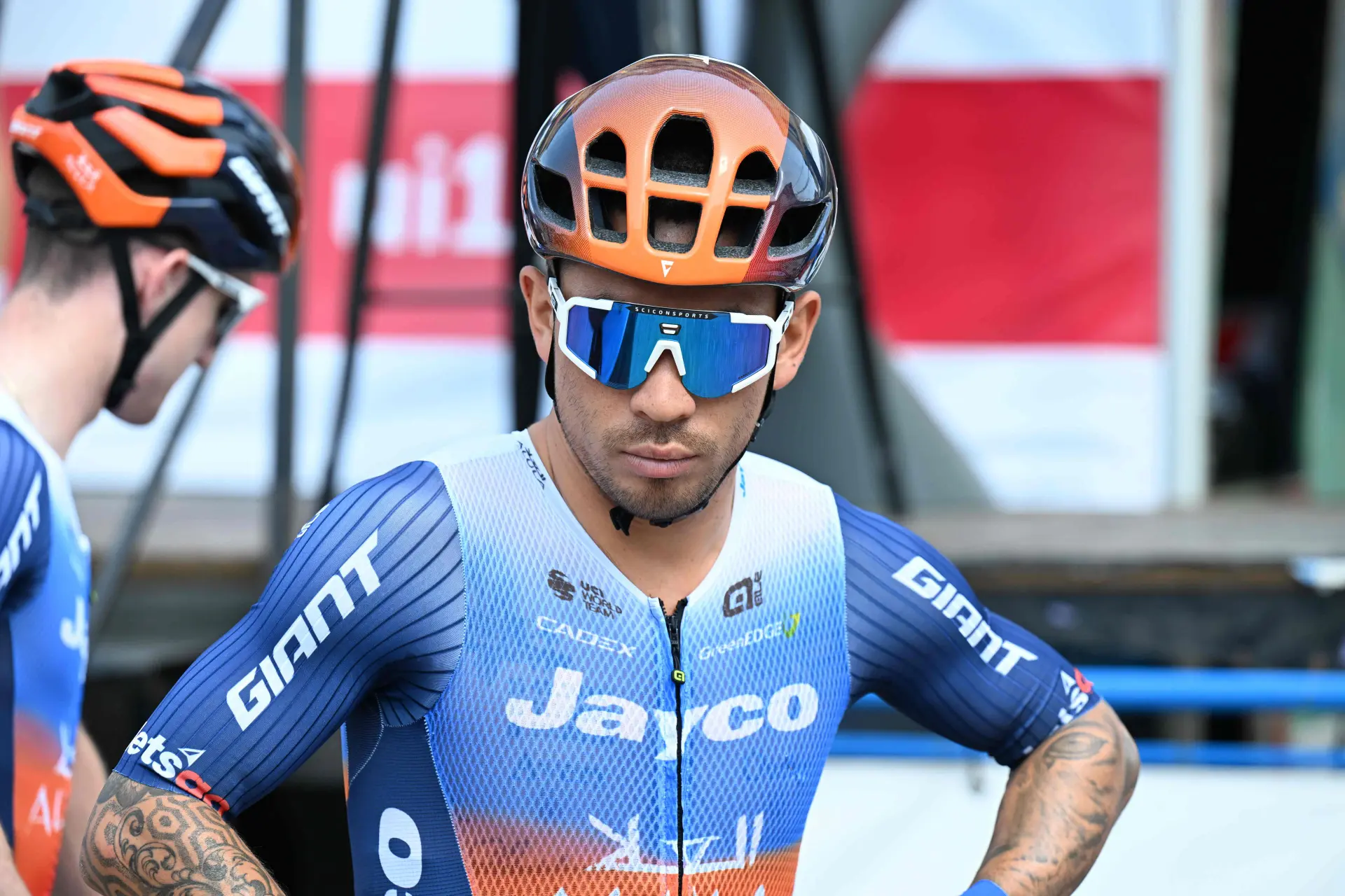 Caleb Ewan não participa nos campeonatos nacionais australianos que se disputam amanhã e está à procura de uma nova equipa
