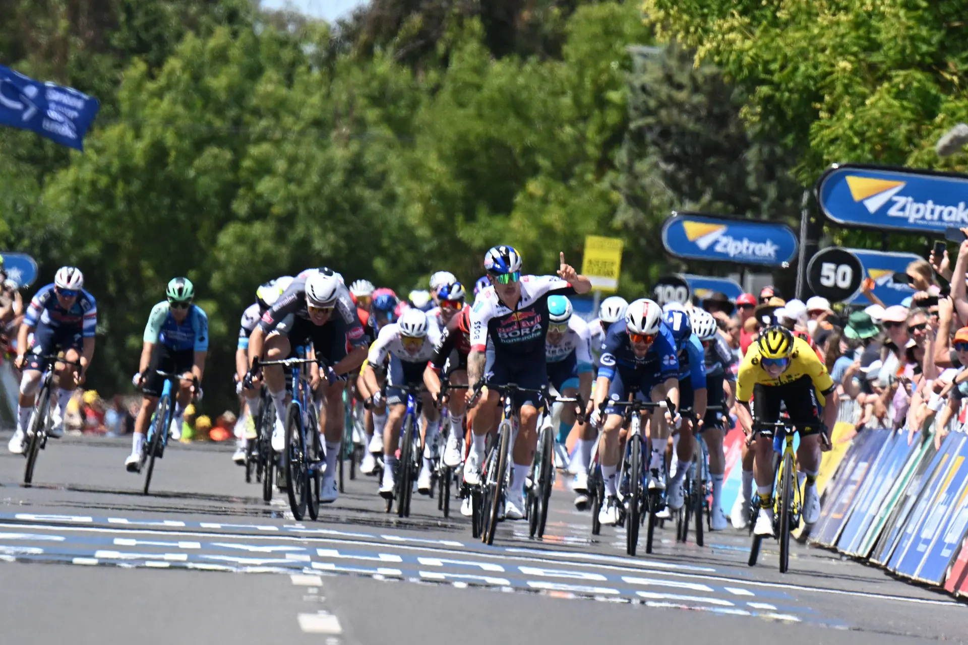 Tour Down Under: Sam Welsford vence em Adelaide, Rui Oliveira 4º na etapa, Jhonatan Narváez vence a classificação geral, Eulálio Top-15