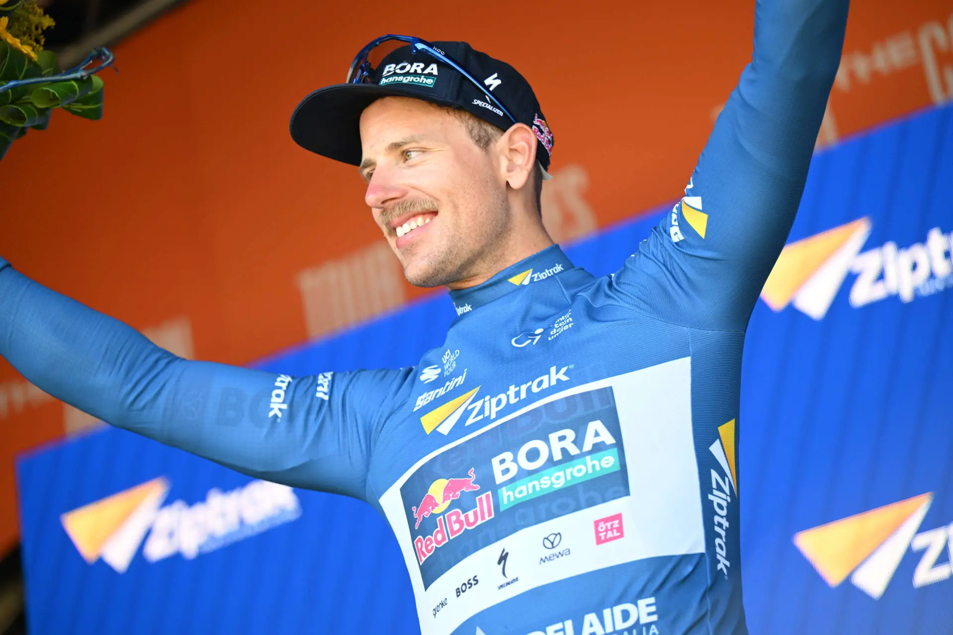 Sam Welsford começa a época em grande com três vitórias no Tour Down Under: "Estou muito contente com o que conseguimos juntos"