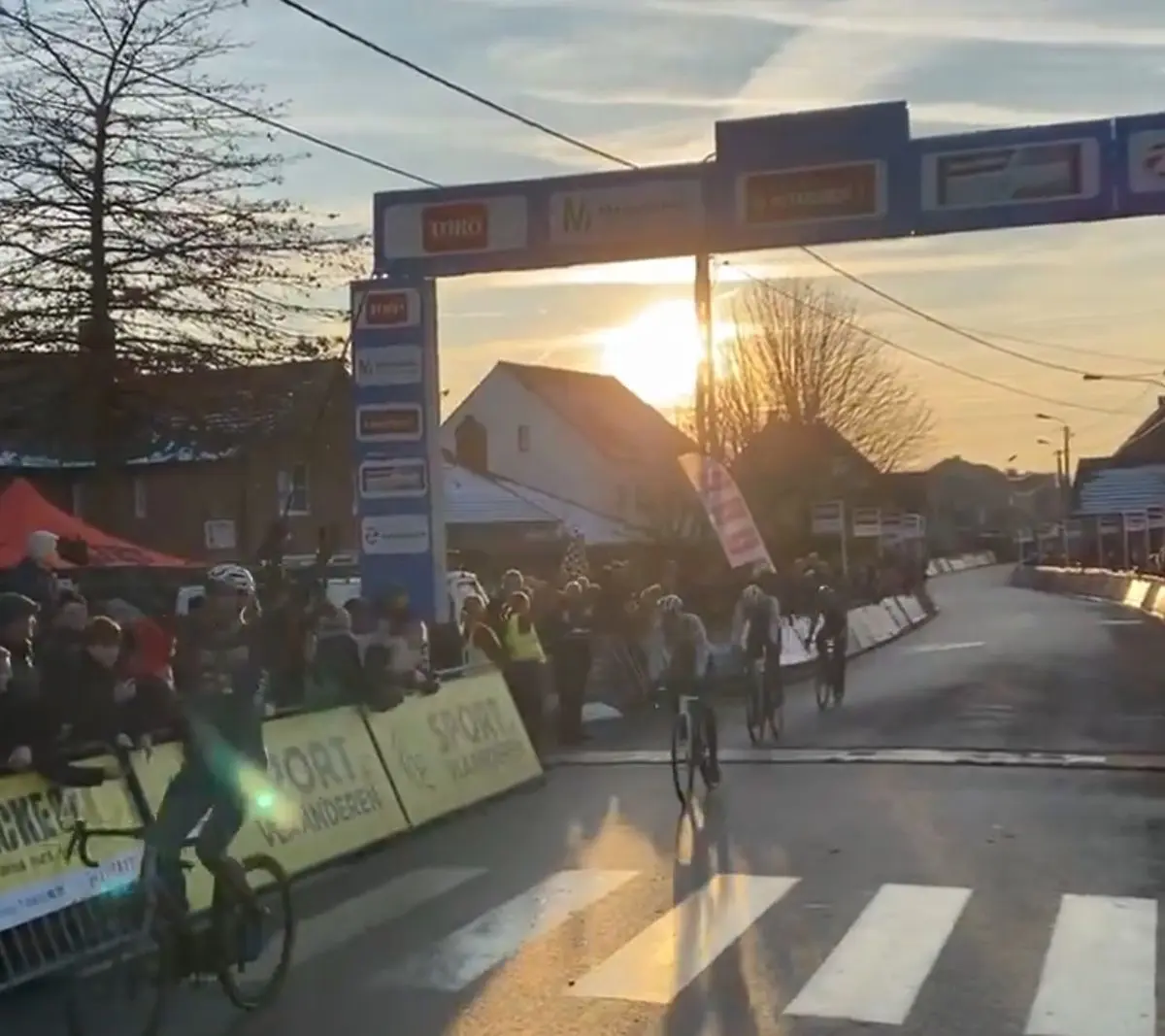 Toon Aerts takes his first win in years! Double Belgian win in Otegem as Sanne Cant wins women's race