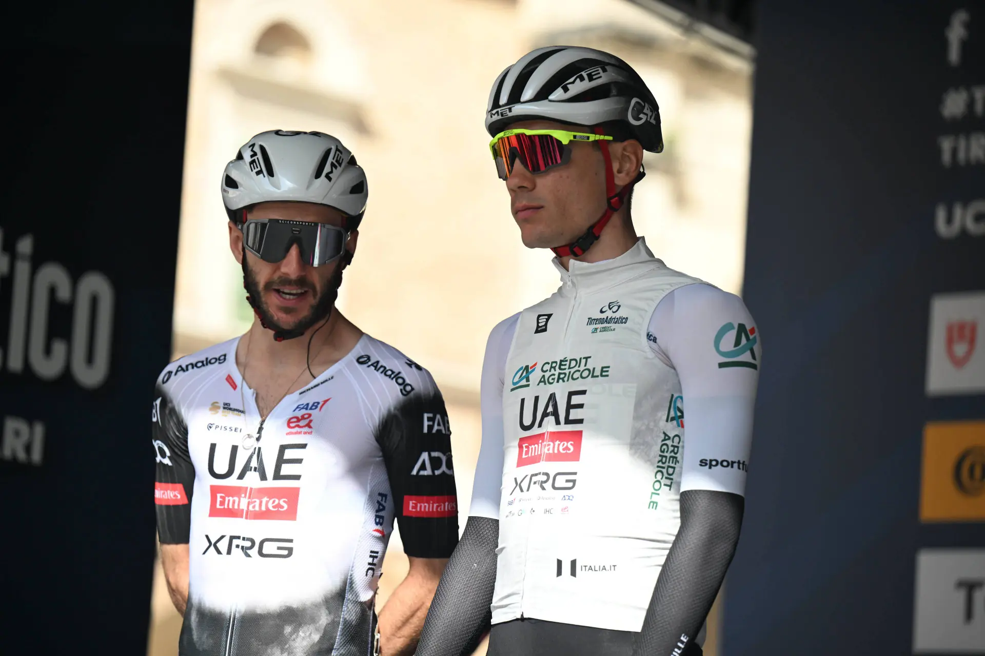 Terá Adam Yates evitado trabalhar para Juan Ayuso no Tirreno-Adriatico? E o que é que isso significa para a Volta a Itália?