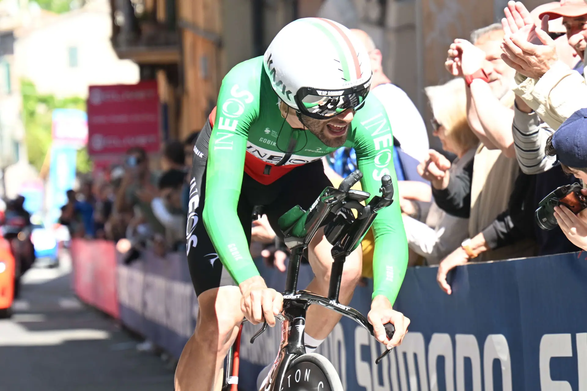 Filippo Ganna vinga-se de Juan Ayuso e conquista vitória arrasadora no contrarrelógio de abertura do Tirreno-Adriatico