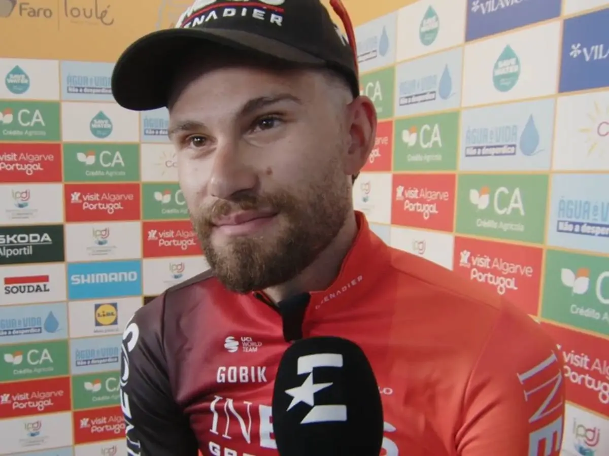Filippo Ganna salienta o trabalho da INEOS na Tirreno-Adriatico apesar do clima adverso: "Tem estado muito, muito frio"