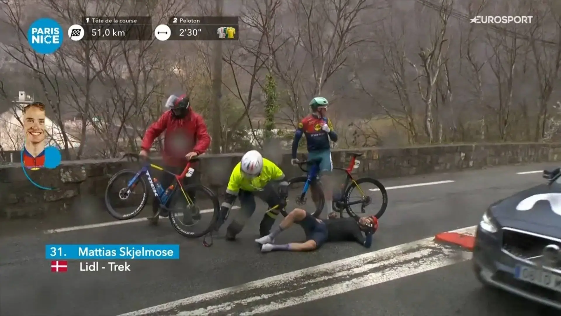 Boas notícias para Mattias Skjelmose! A Lidl-Trek revelou que o dinamarquês não sofreu fraturas depois da queda violenta no Paris-Nice!