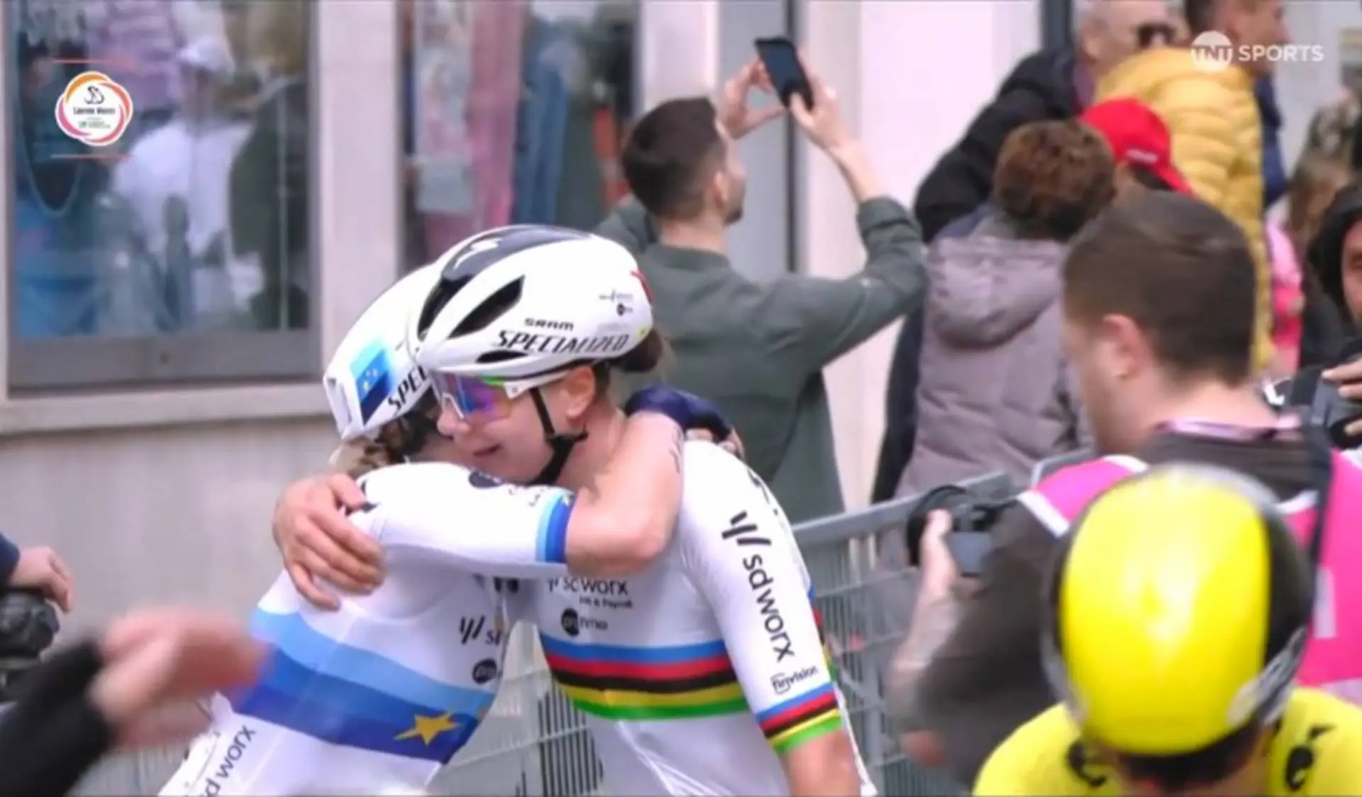 Lotte Kopecky cumpriu a sua palavra e ajudou Lorena Wiebes a conquistar a Milan-Sanremo Feminina: "TInha mesmo de dar tudo por tudo"