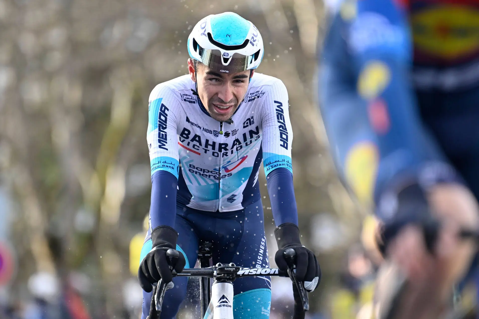 Diretor da Bahrain descontente com o erro de Lenny Martinez que lhe custou o Paris-Nice: "Colocou toda a equipa em dificuldades"