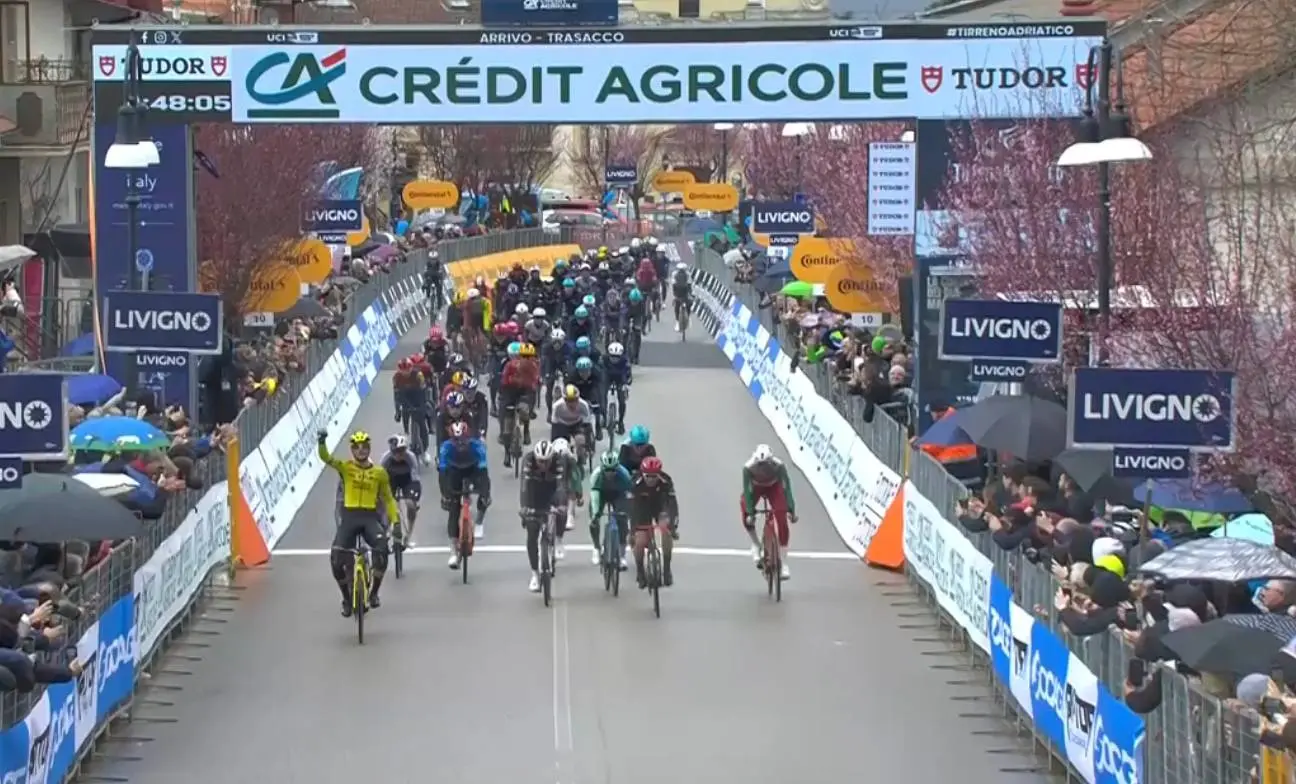 Tirreno-Adriatico | INEOS and van der Poel explode the race; but Olav Kooij wins stage 5 in reduced bunch sprint for Visma