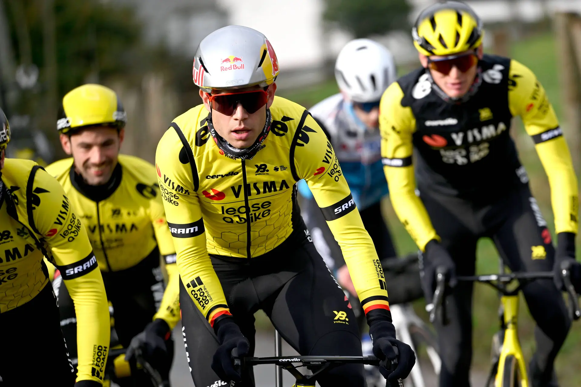 Wout van Aert em dificuldades: crise pontual ou sintoma de algo mais profundo na Visma? "Há algo de errado com esta equipa"