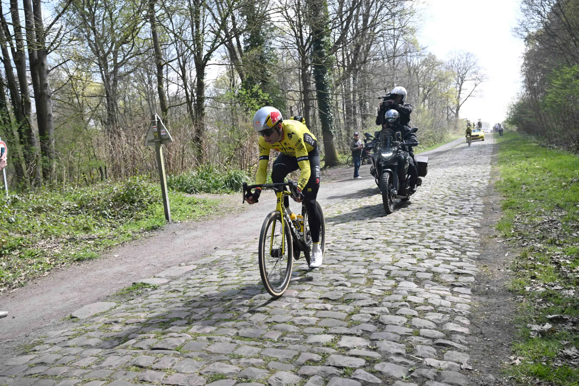OFICIAL: Visma confirma equipa para a Paris-Roubaix à medida que a aposta abalada de Wout van Aert pela glória no empedrado ganha forma